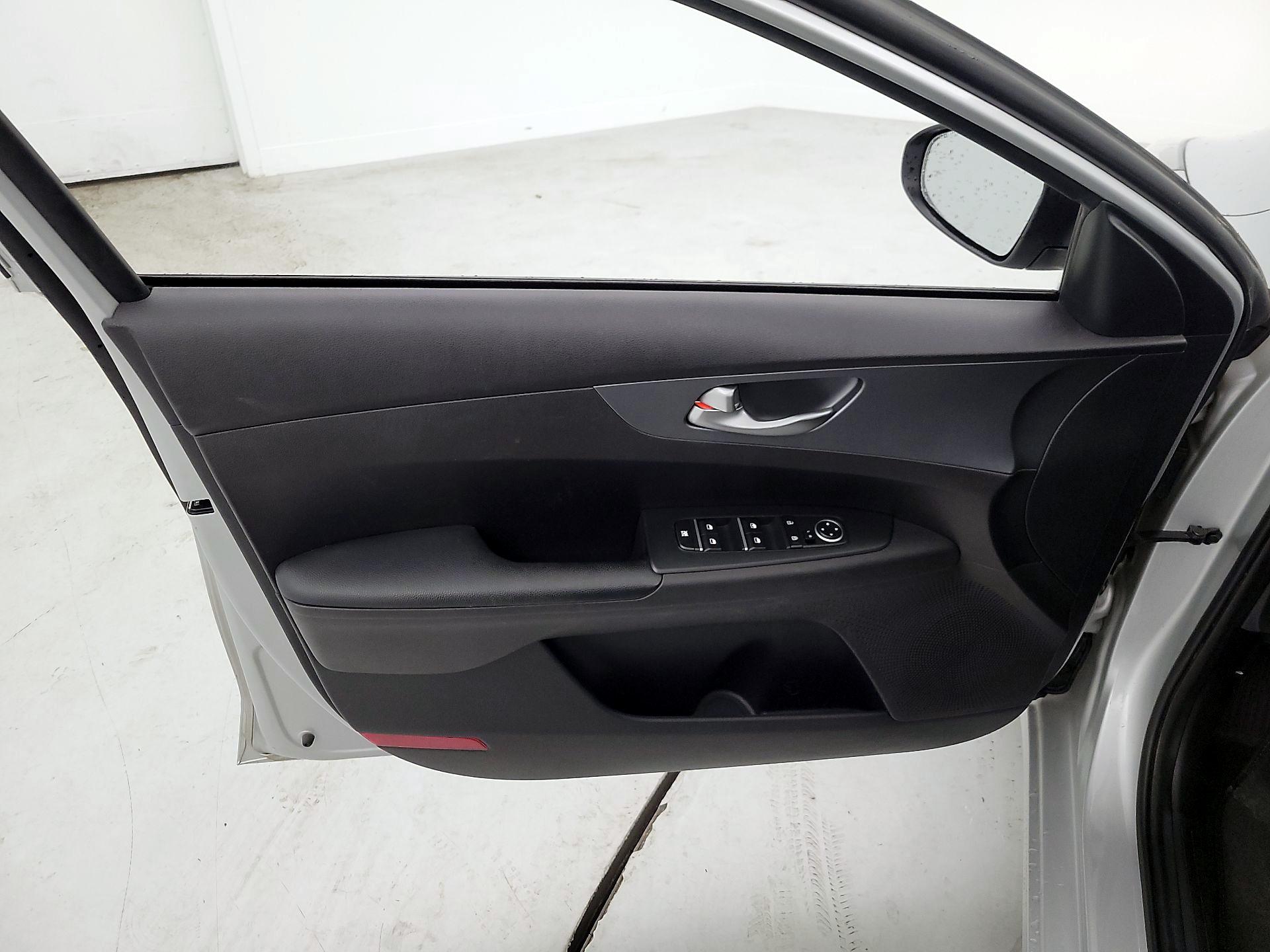 Thumbnail: 2021 Kia Forte - 10