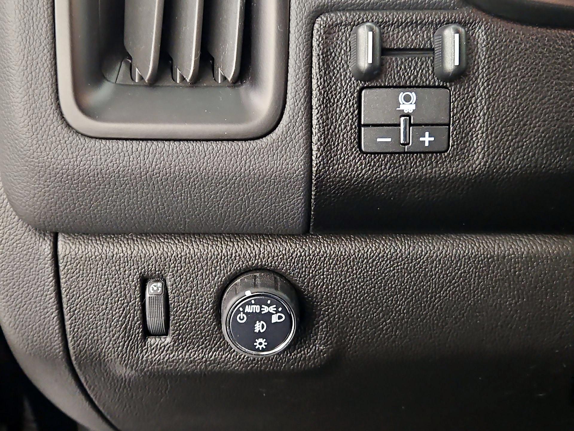 Thumbnail: 2022 Chevrolet Colorado - 13