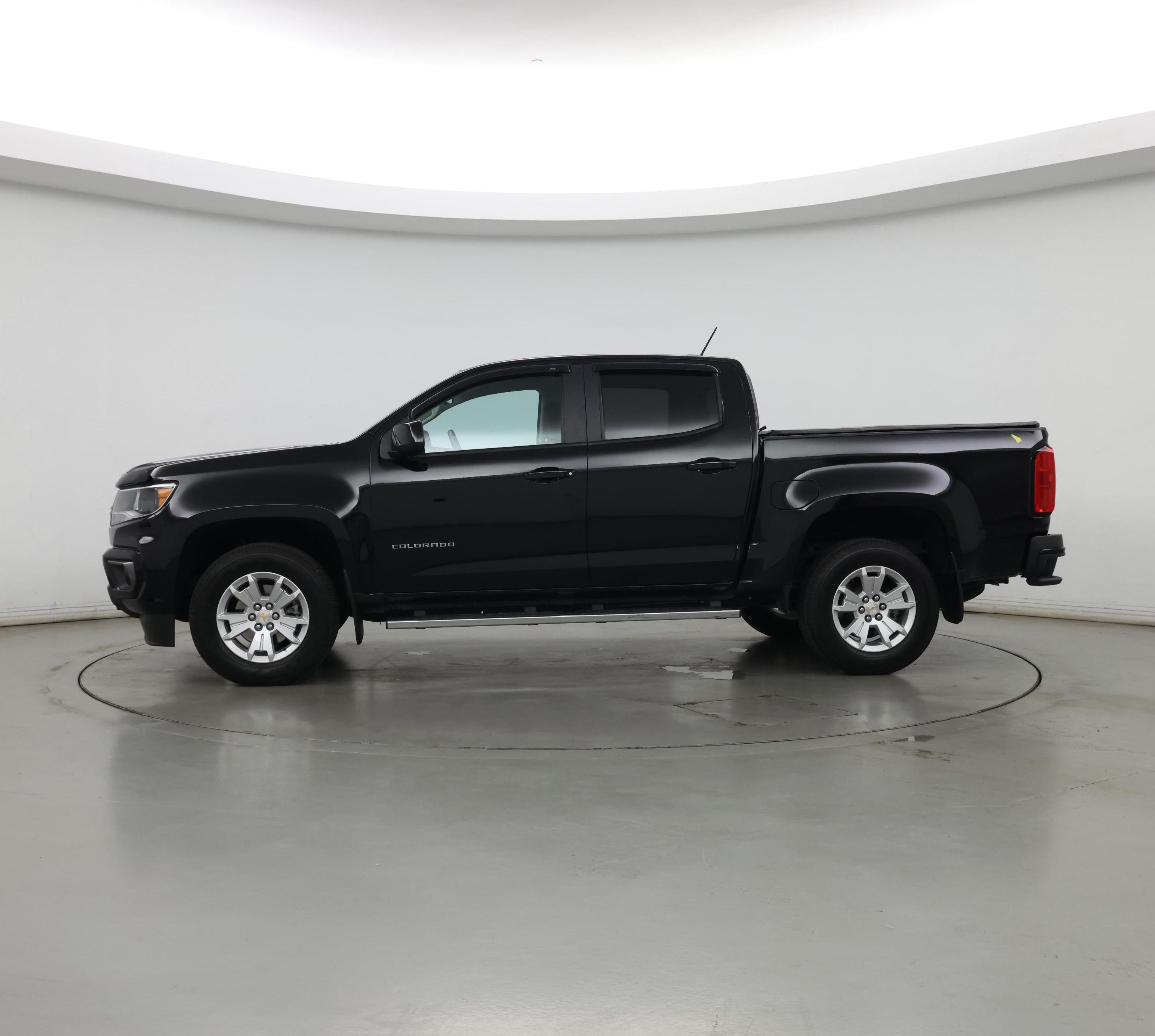 Thumbnail: 2022 Chevrolet Colorado - 3