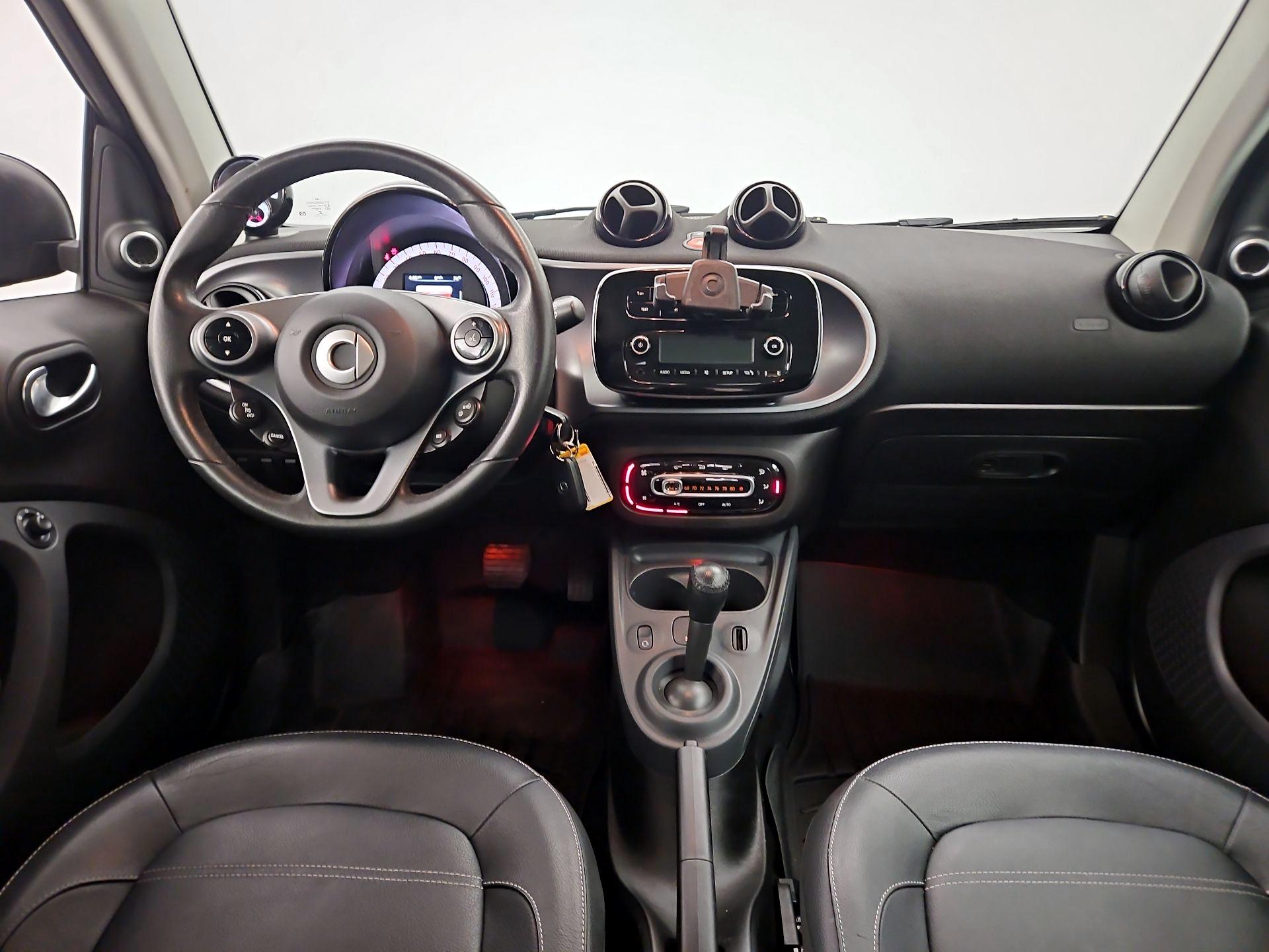 Thumbnail: 2016 smart fortwo - 9