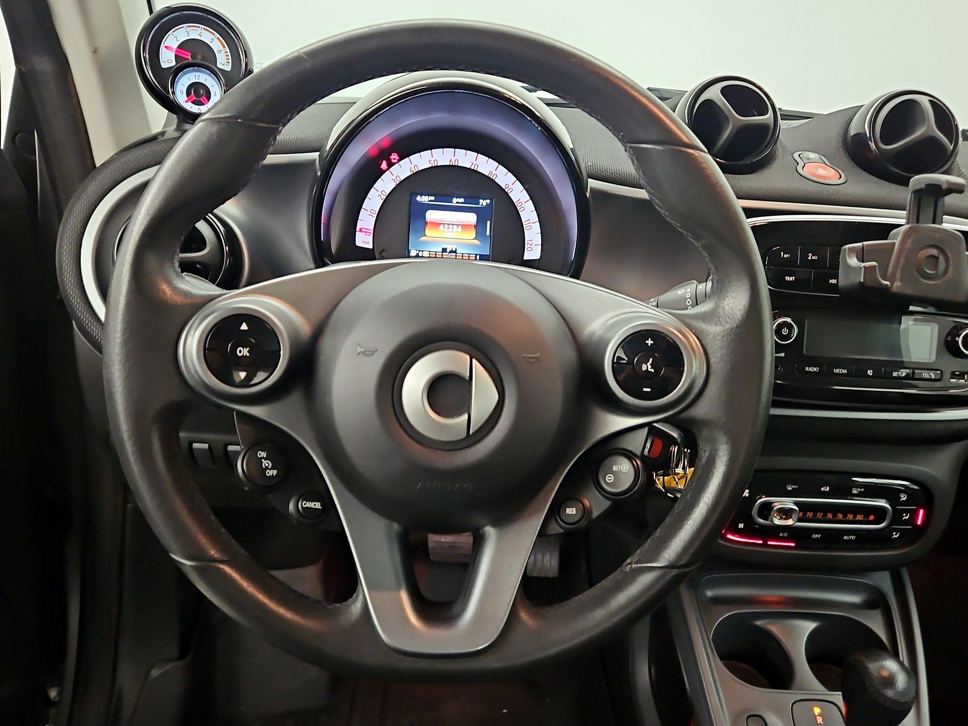 Thumbnail: 2016 smart fortwo - 10