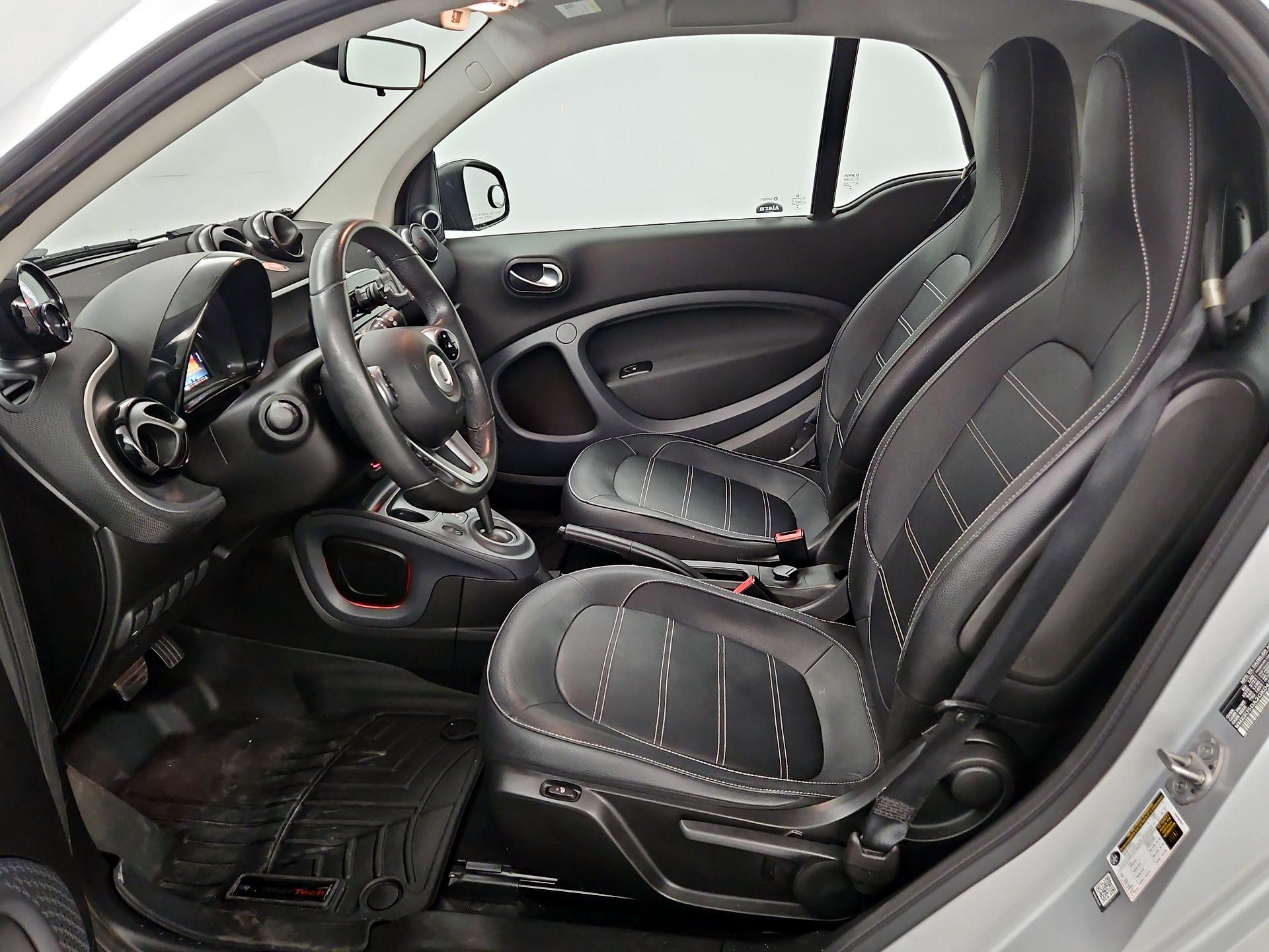 Thumbnail: 2016 smart fortwo - 11