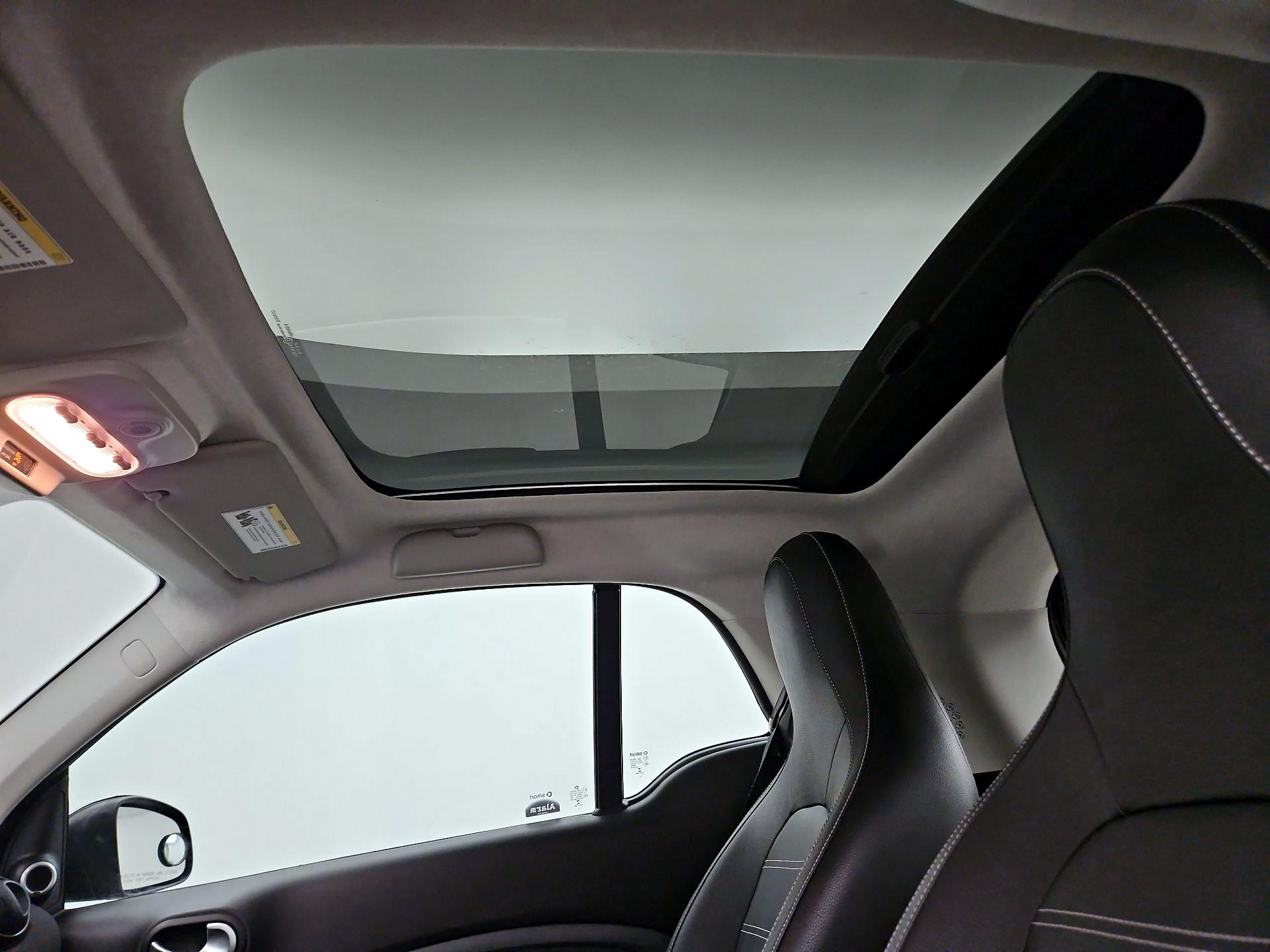 Thumbnail: 2016 smart fortwo - 17