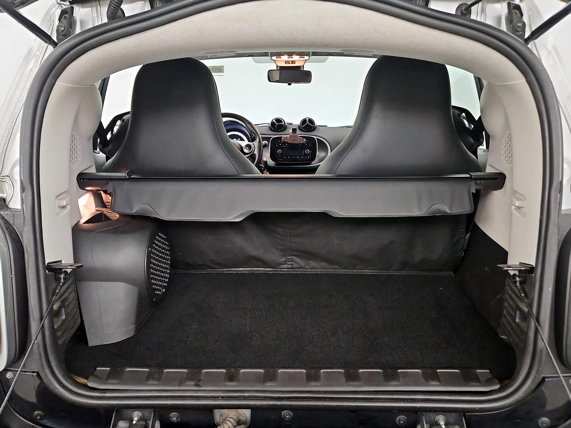 Thumbnail: 2016 smart fortwo - 18