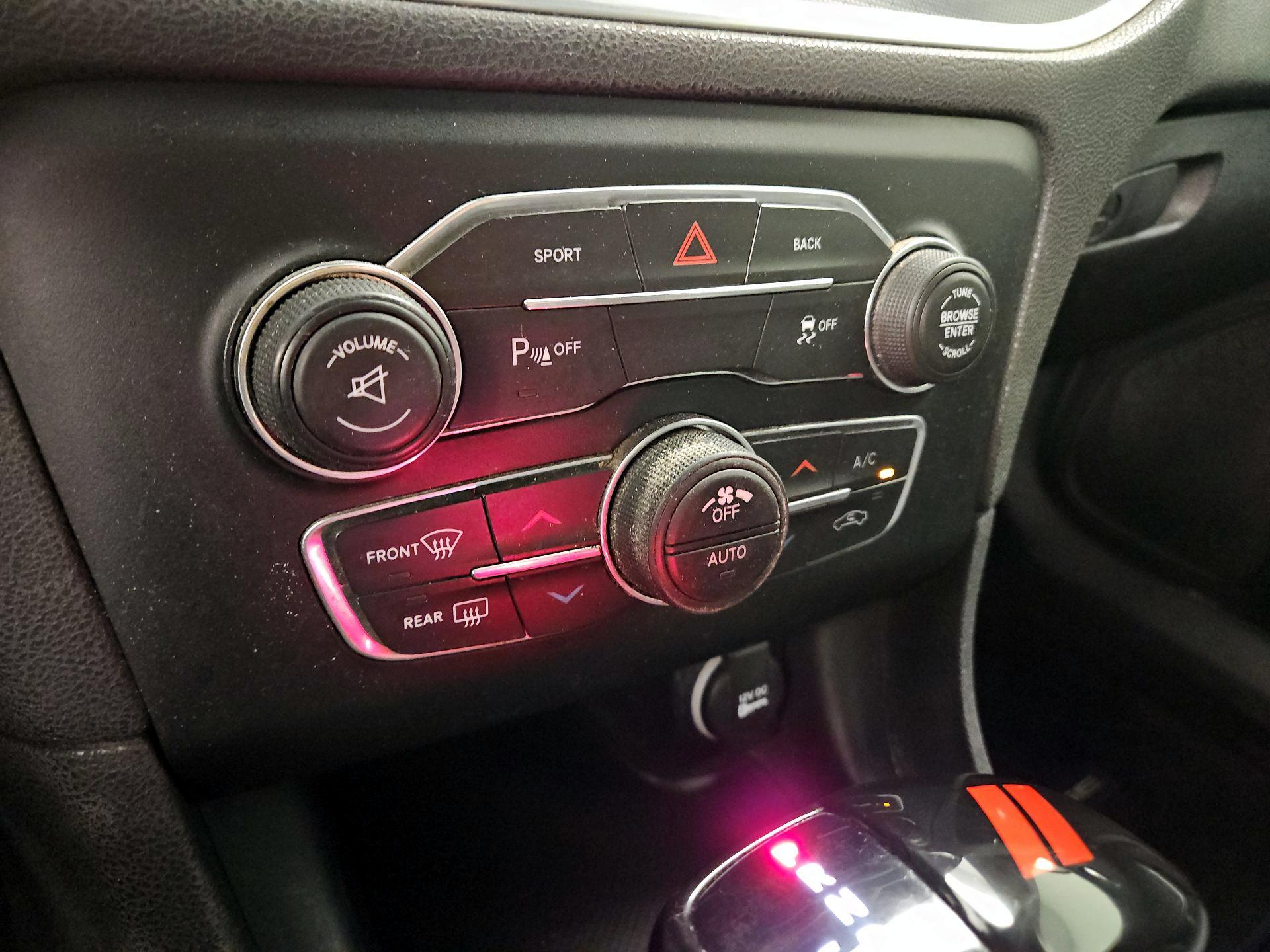 Thumbnail: 2016 Dodge Charger - 17