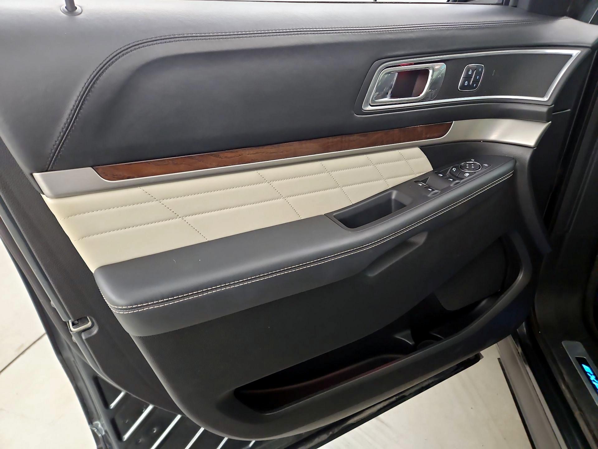 Thumbnail: 2016 Ford Explorer - 12