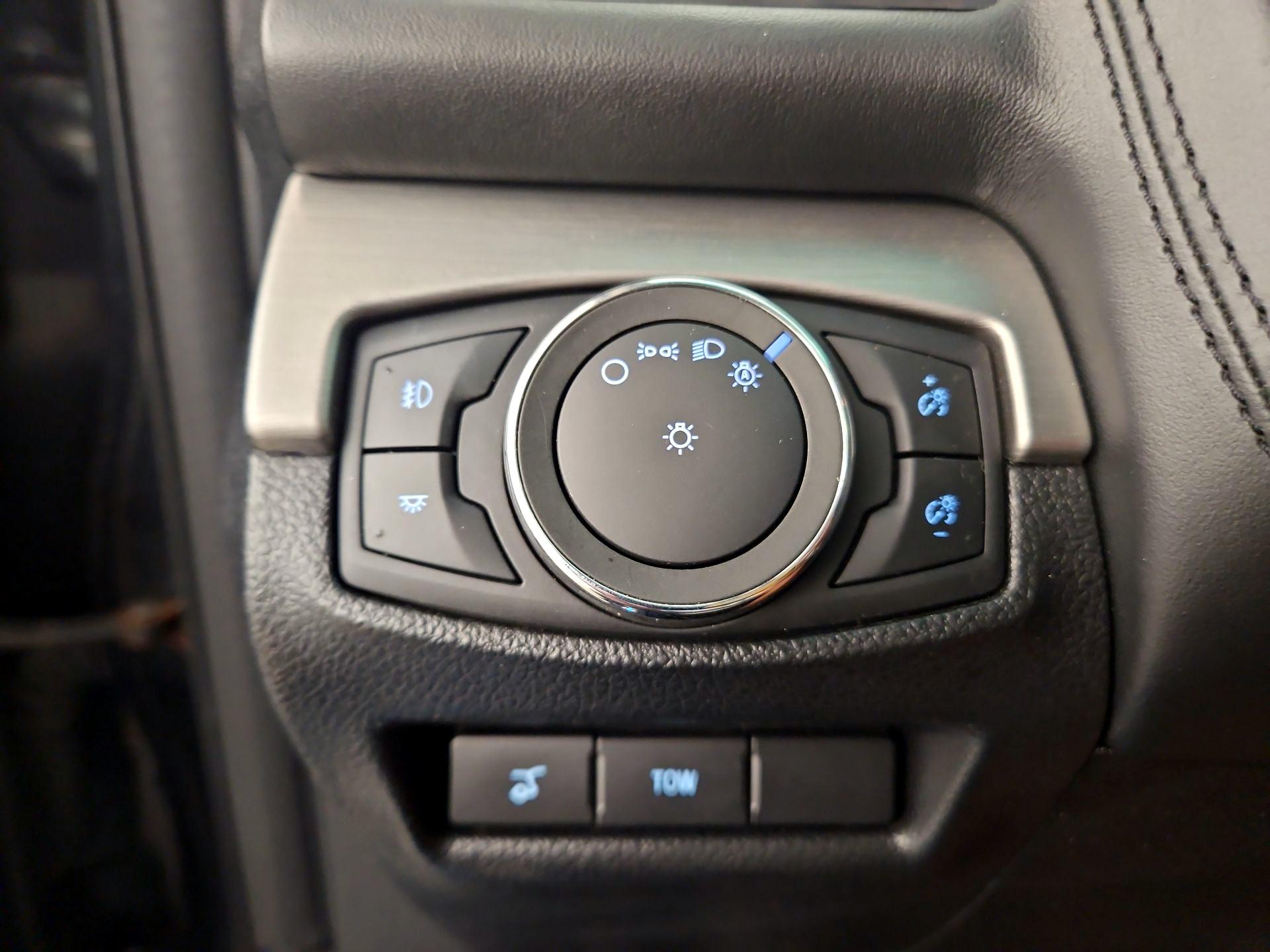 Thumbnail: 2016 Ford Explorer - 13