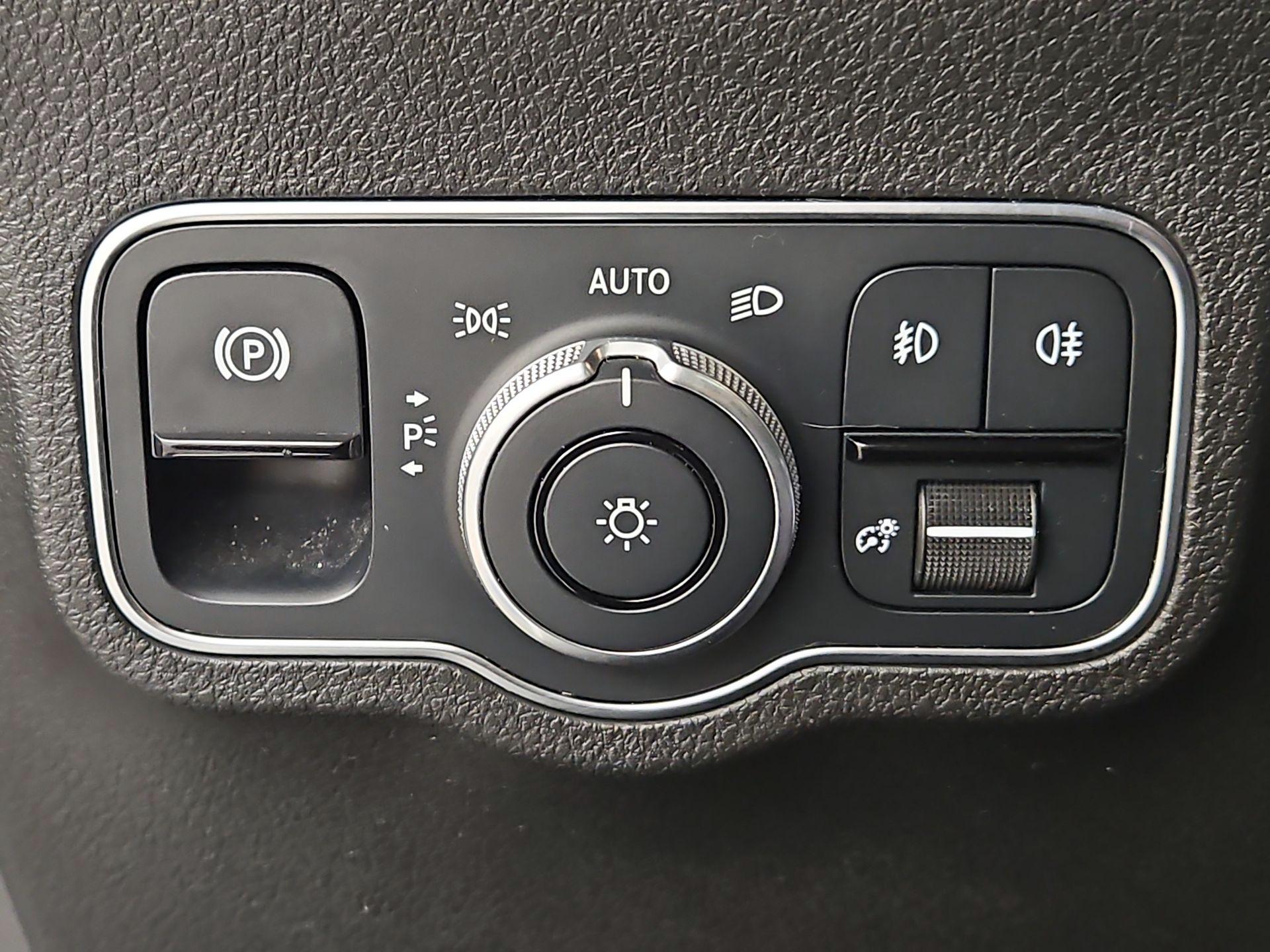 Thumbnail: 2021 Mercedes-Benz GLB - 13