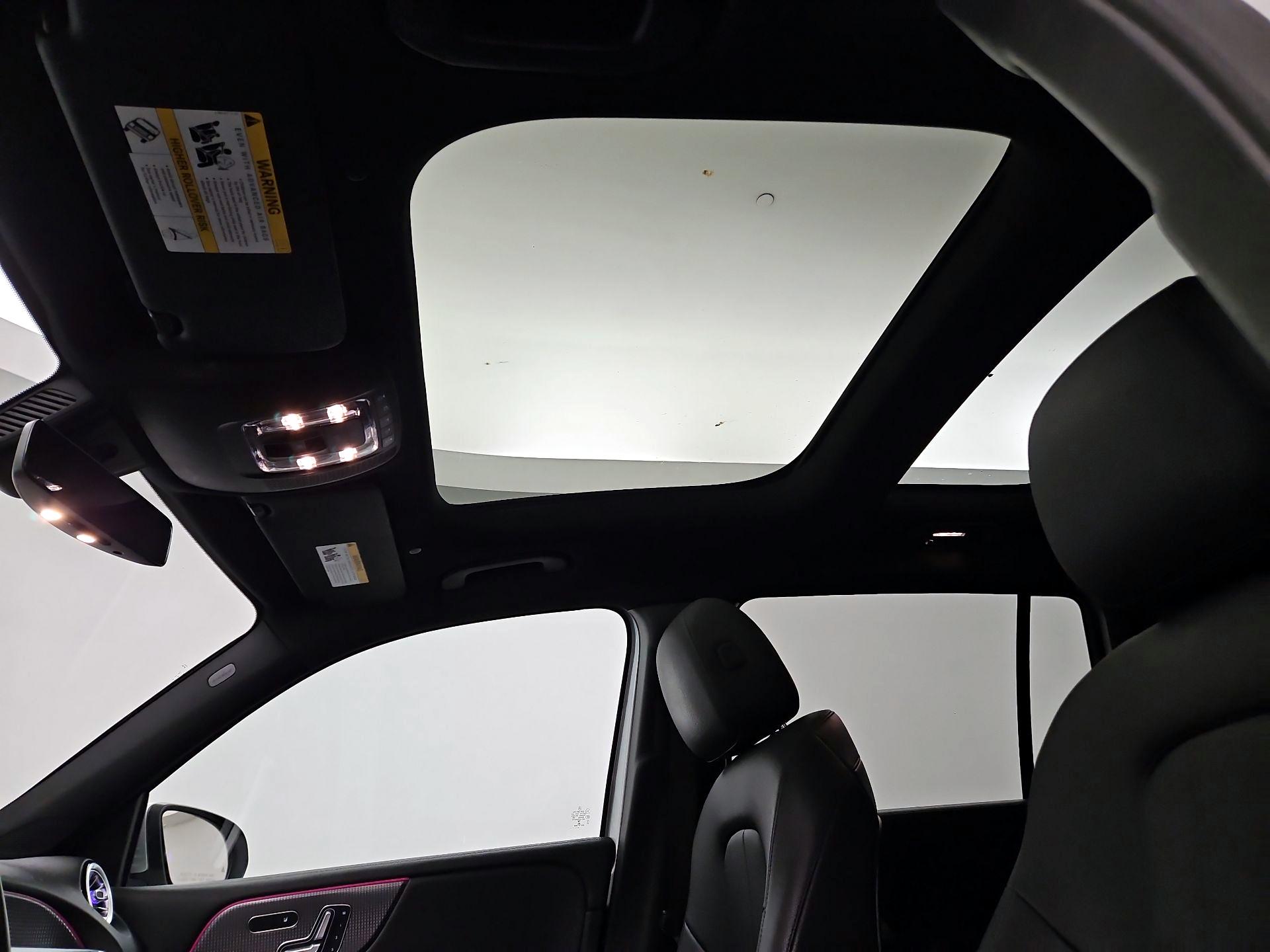 Thumbnail: 2021 Mercedes-Benz GLB - 19