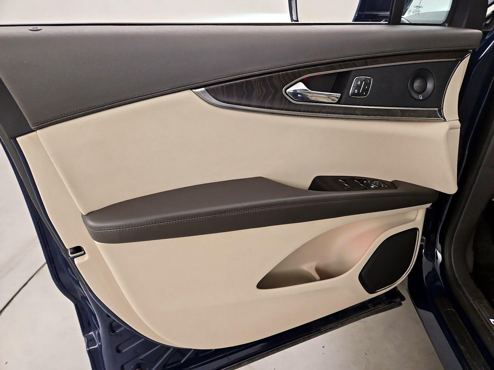 Thumbnail: 2019 Lincoln Nautilus - 12