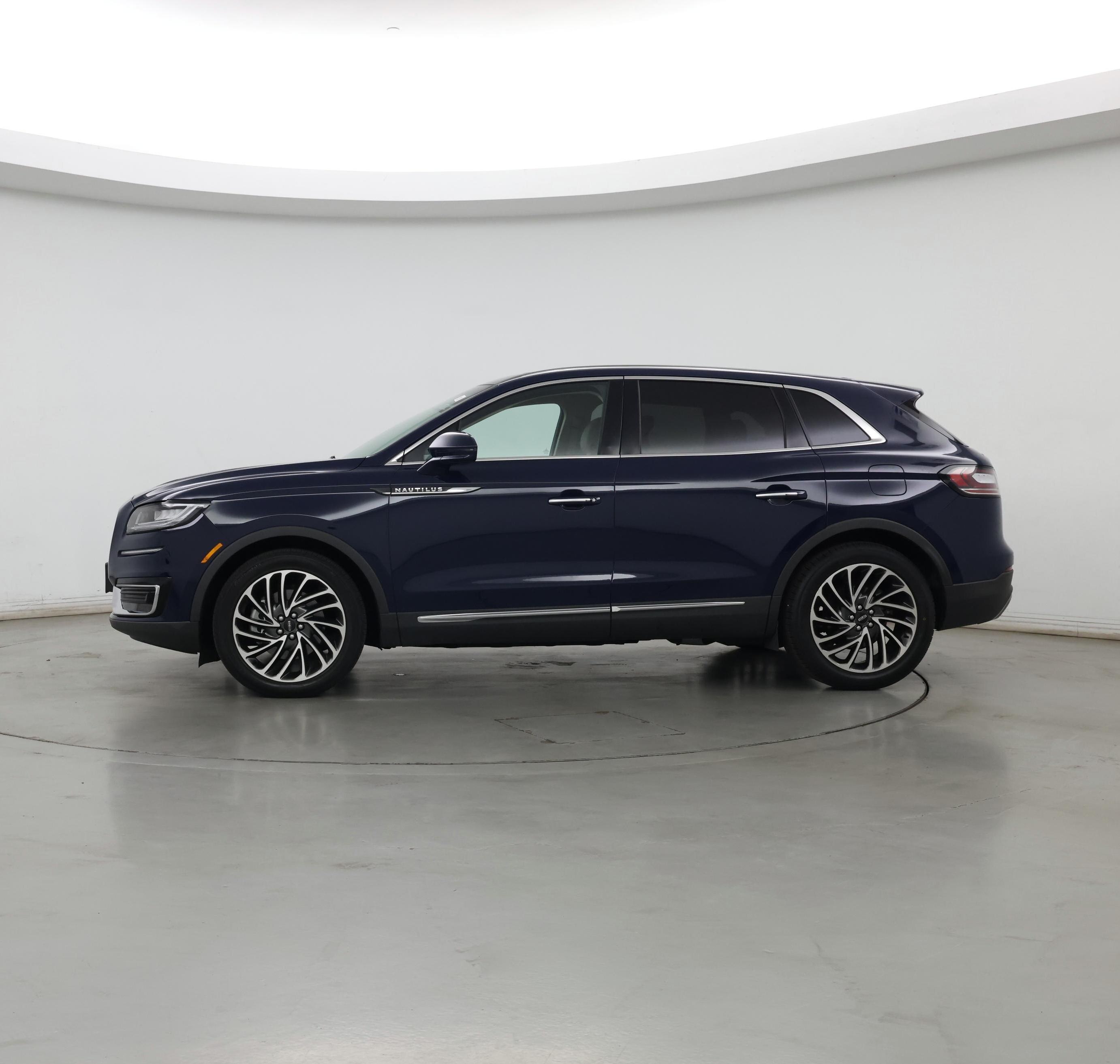 Thumbnail: 2019 Lincoln Nautilus - 3