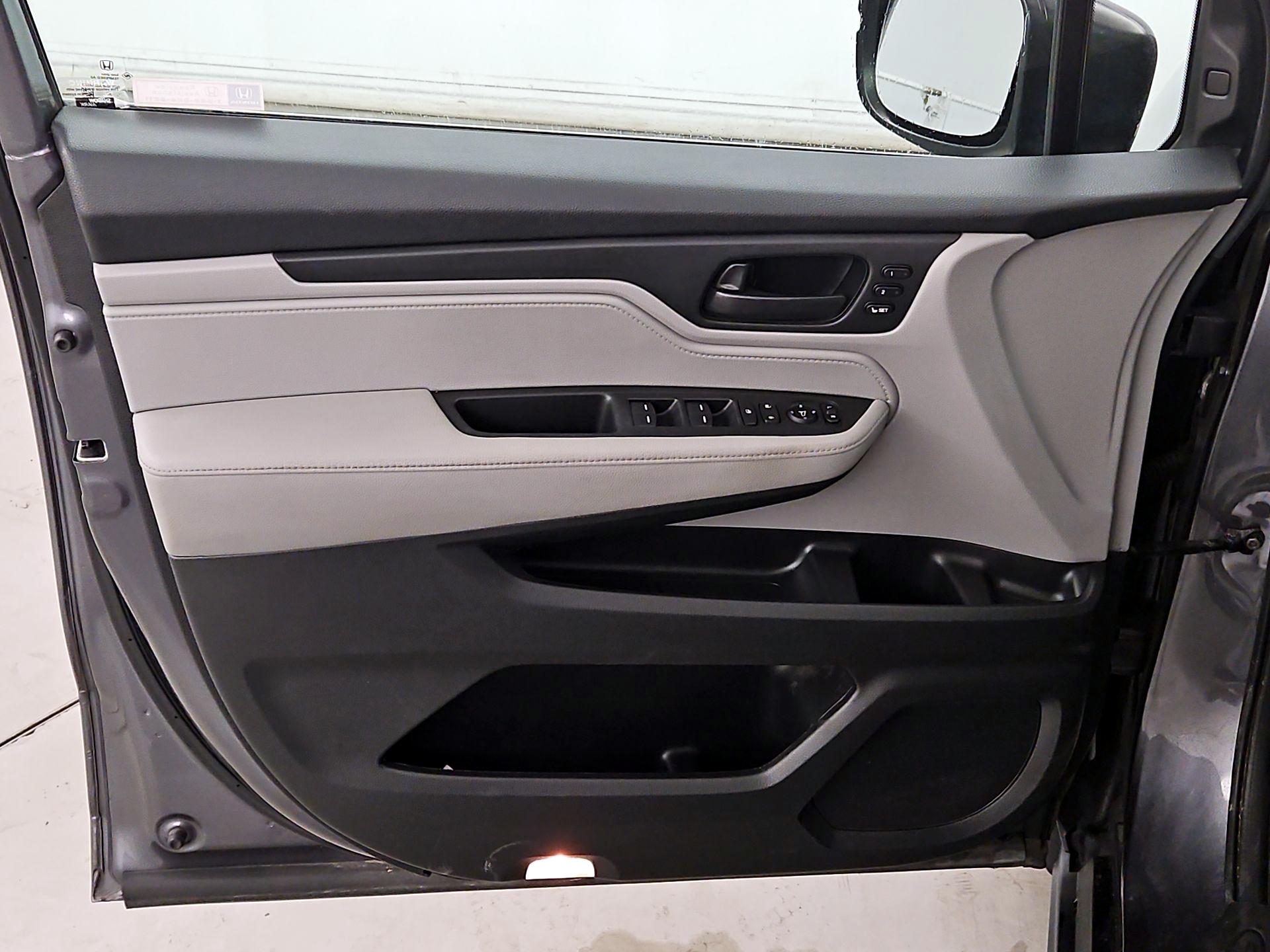 Thumbnail: 2019 Honda Odyssey - 12