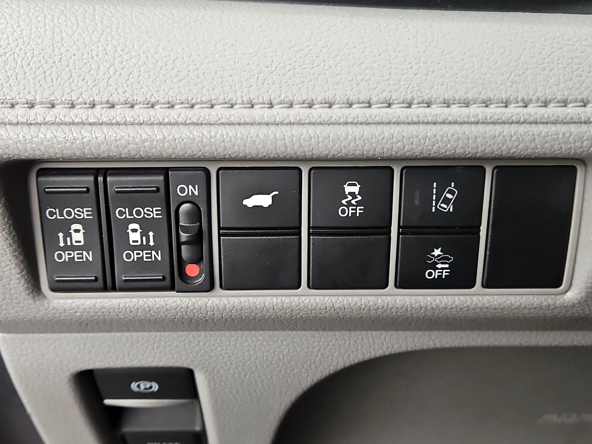 Thumbnail: 2019 Honda Odyssey - 13