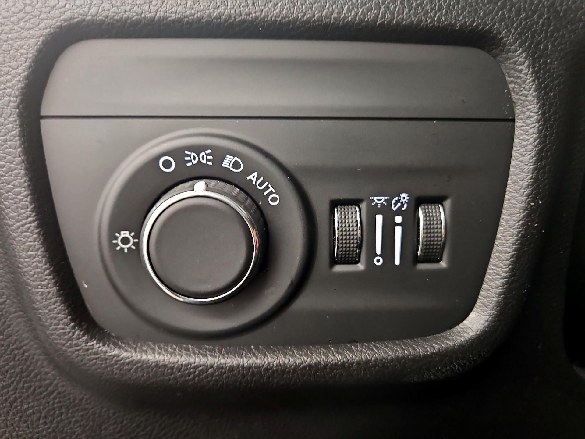 Thumbnail: 2022 Jeep Grand Cherokee - 13