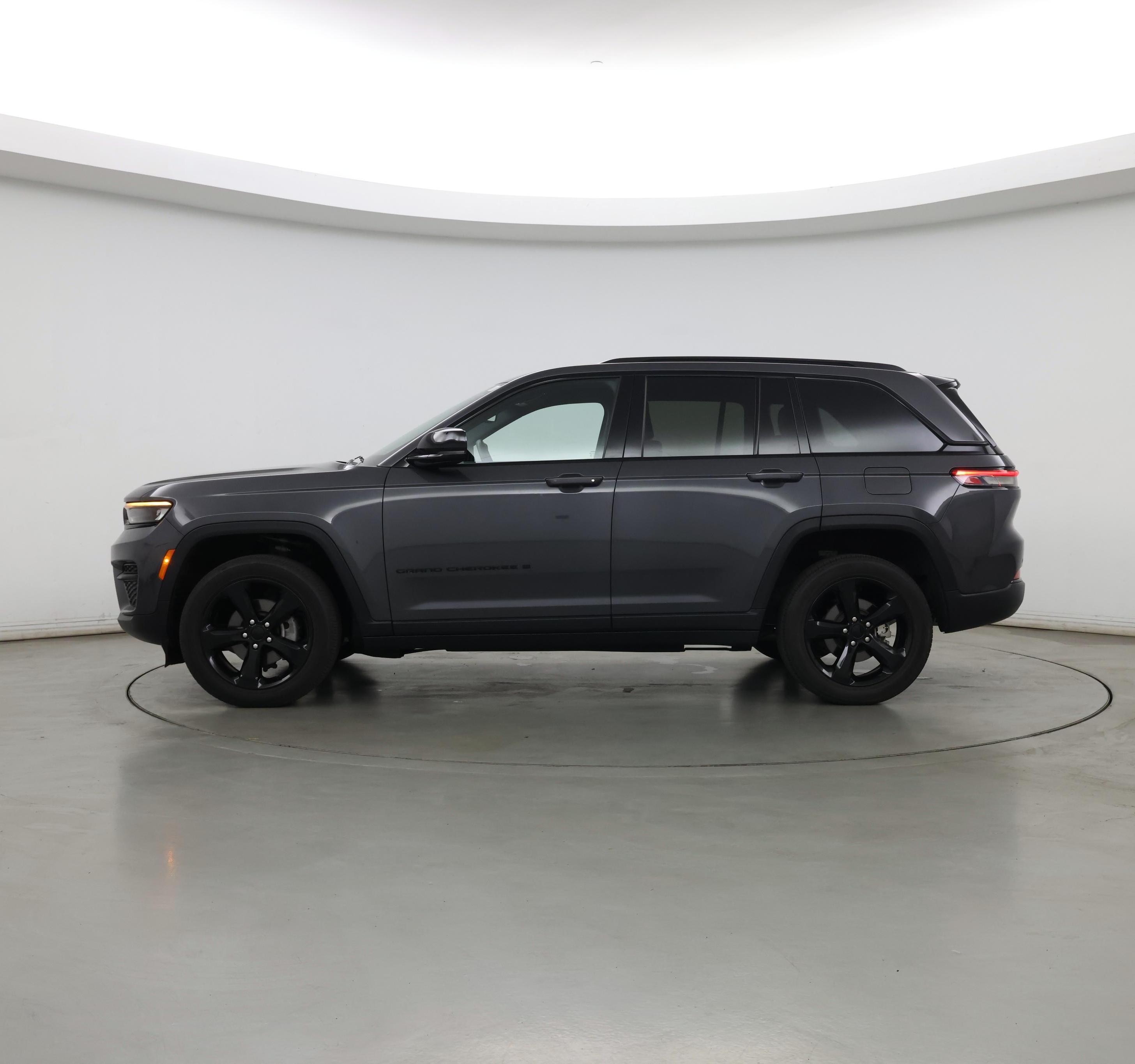 Thumbnail: 2022 Jeep Grand Cherokee - 3