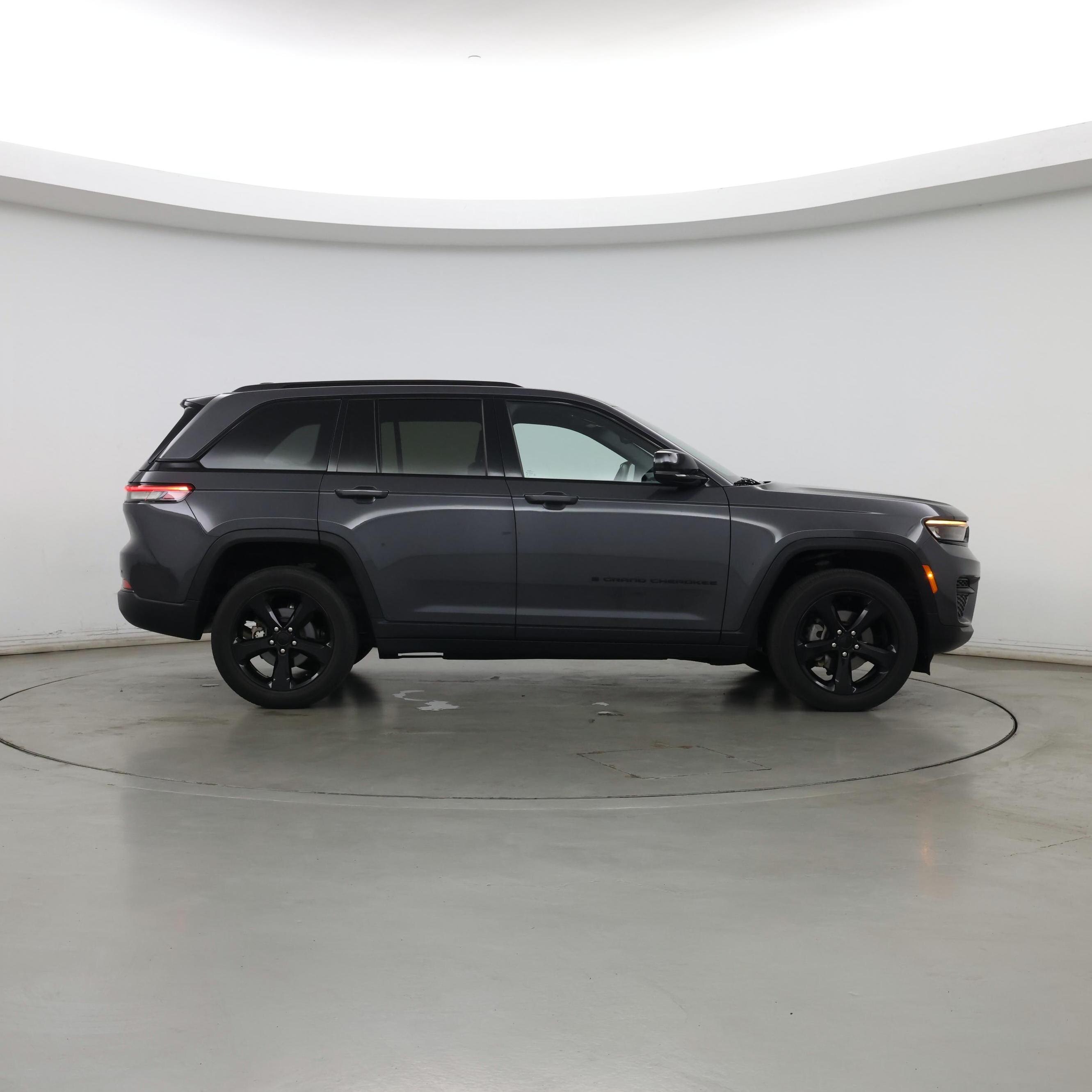 Thumbnail: 2022 Jeep Grand Cherokee - 7