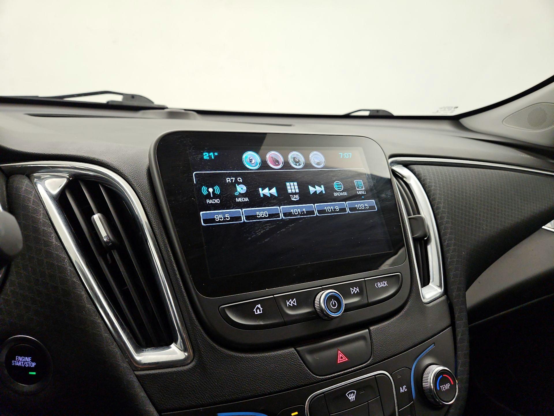 Thumbnail: 2016 Chevrolet Malibu - 15