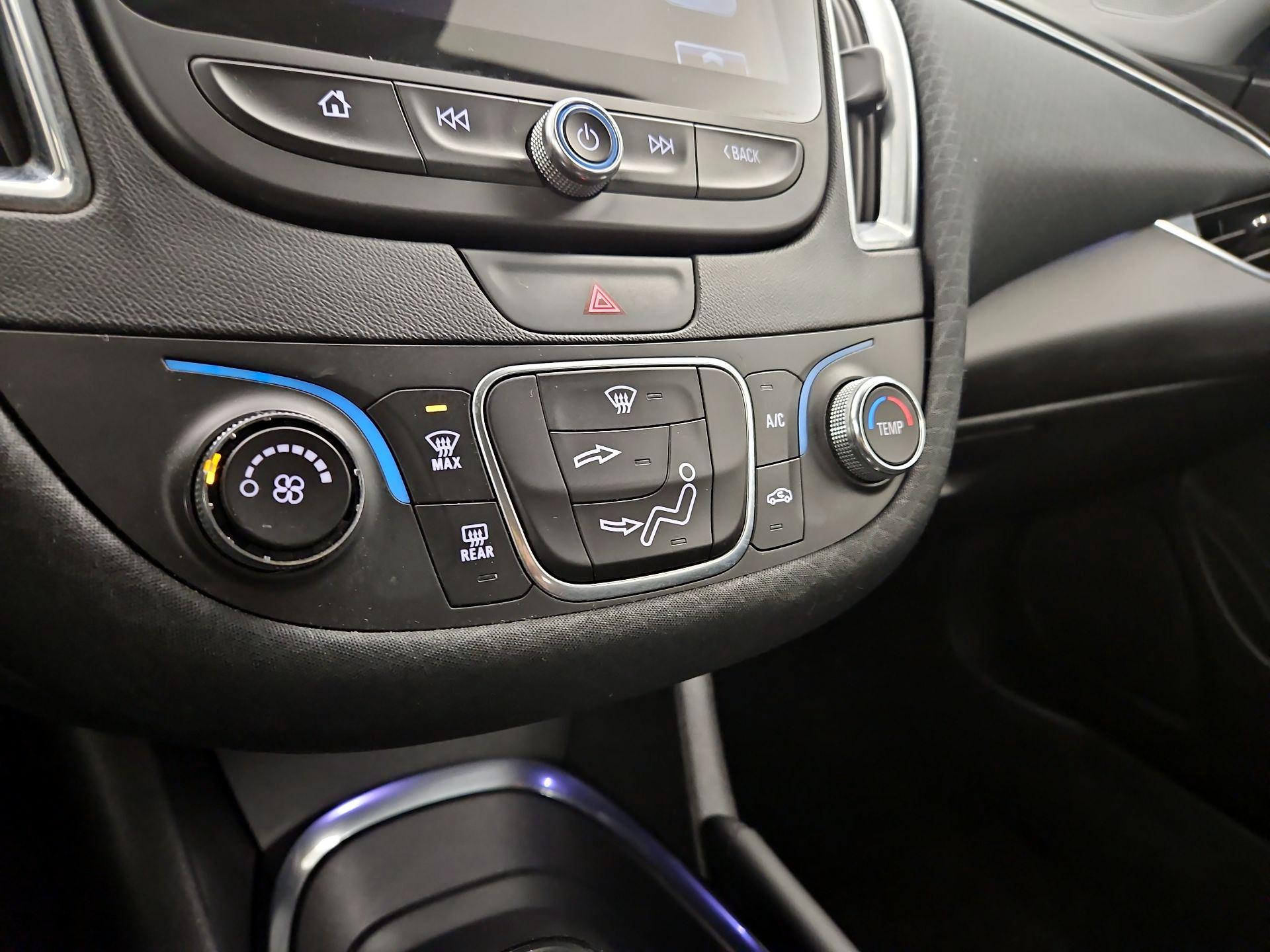 Thumbnail: 2016 Chevrolet Malibu - 16