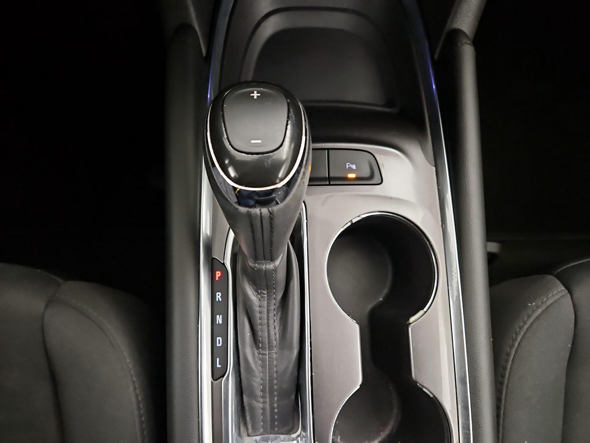 Thumbnail: 2016 Chevrolet Malibu - 17