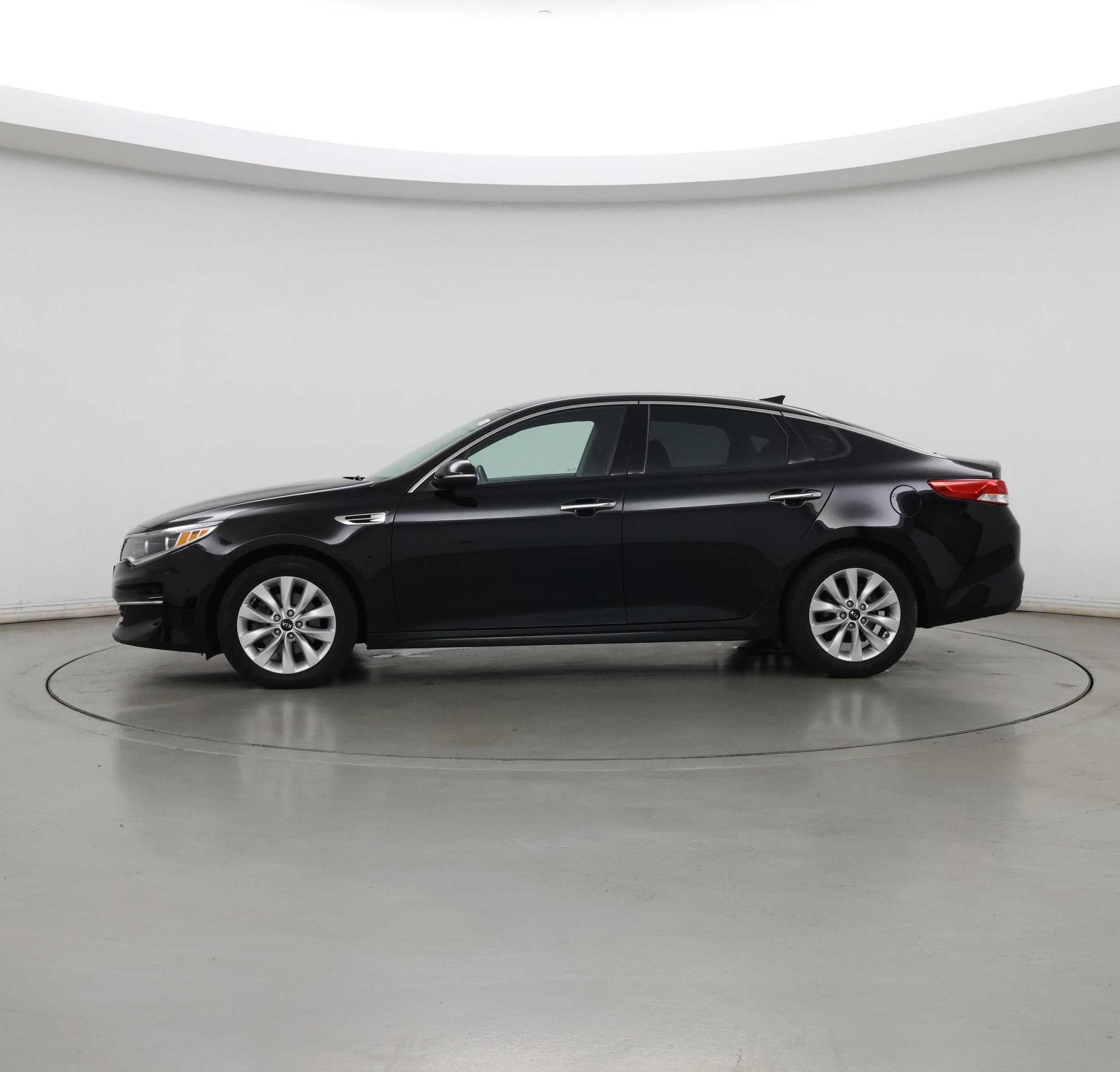 Thumbnail: 2016 Kia Optima - 3