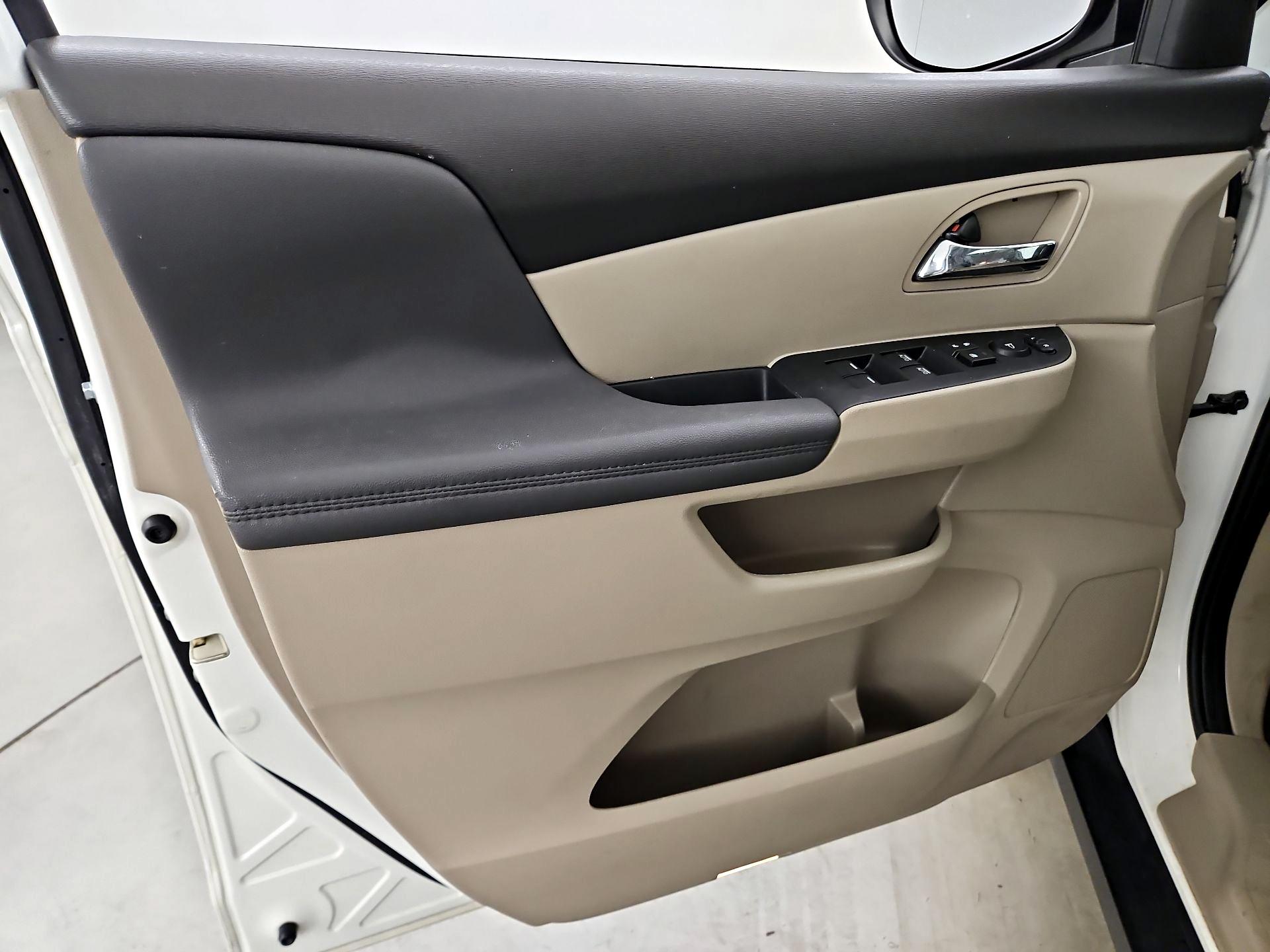 Thumbnail: 2016 Honda Odyssey - 12