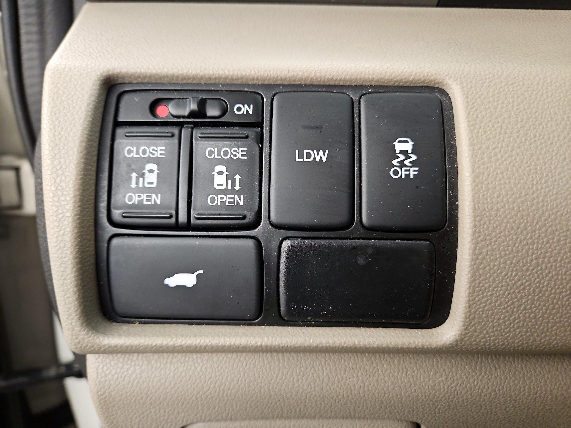 Thumbnail: 2016 Honda Odyssey - 13