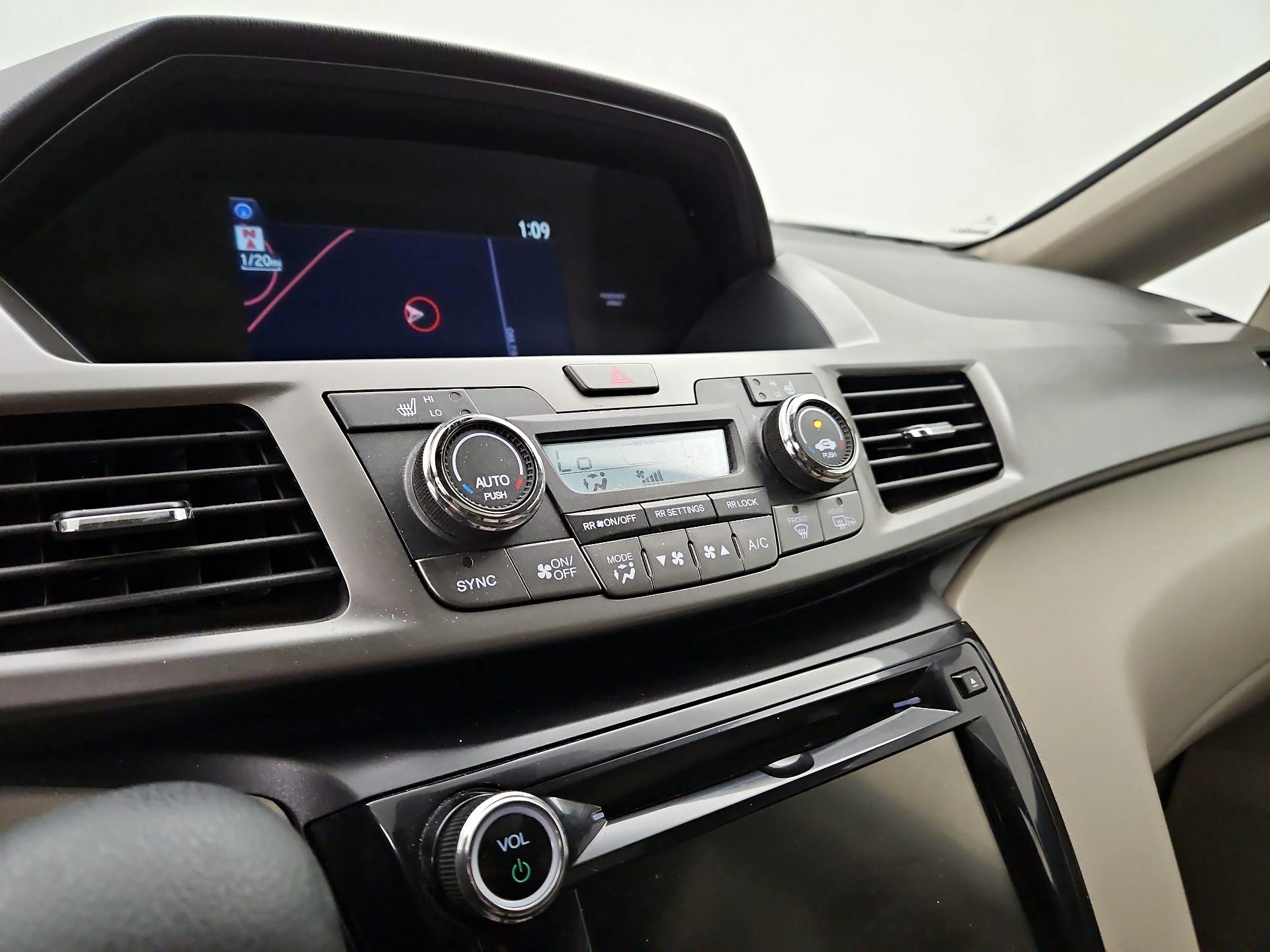 Thumbnail: 2016 Honda Odyssey - 17