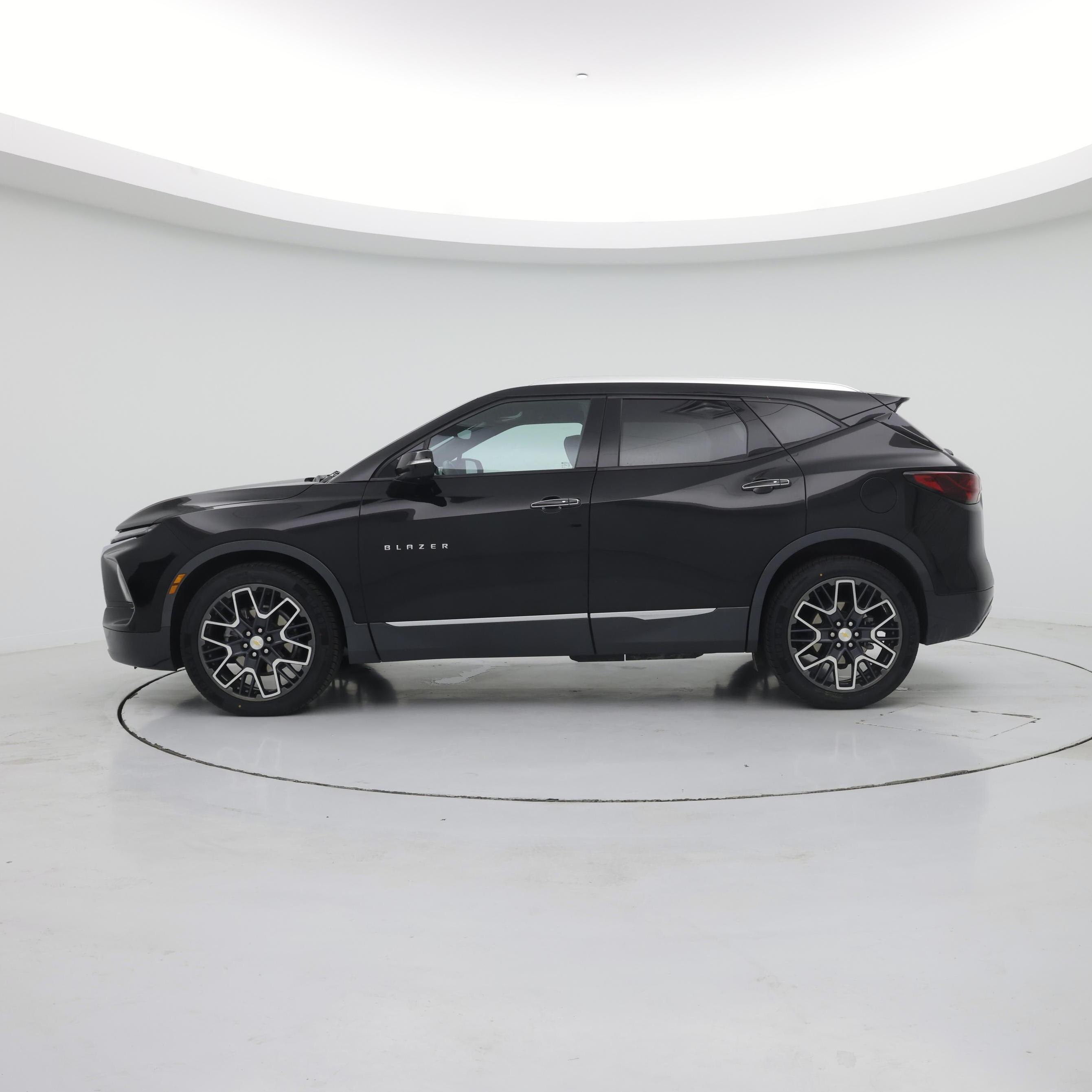 Thumbnail: 2023 Chevrolet Blazer - 3