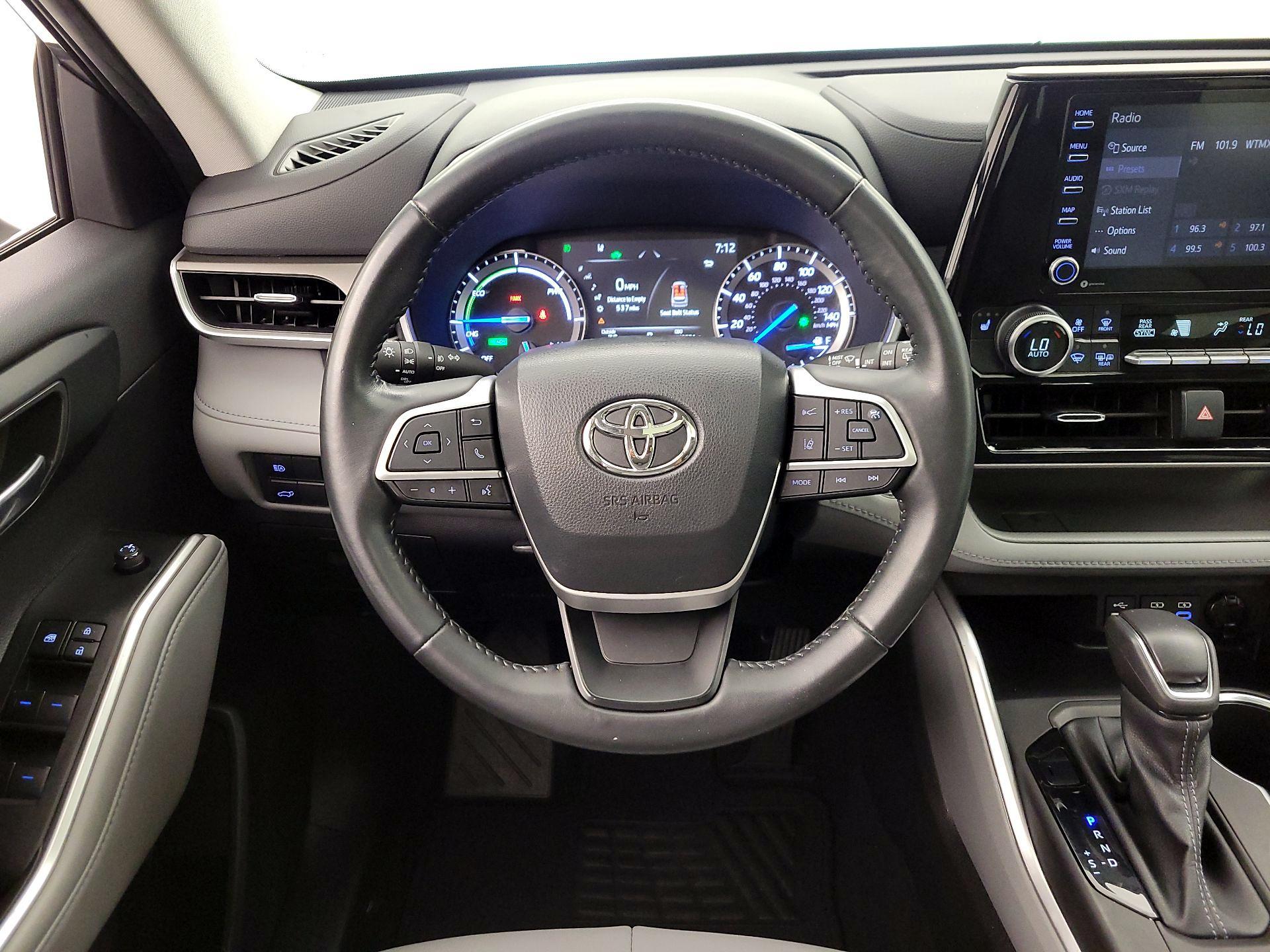 Thumbnail: 2022 Toyota Highlander - 10