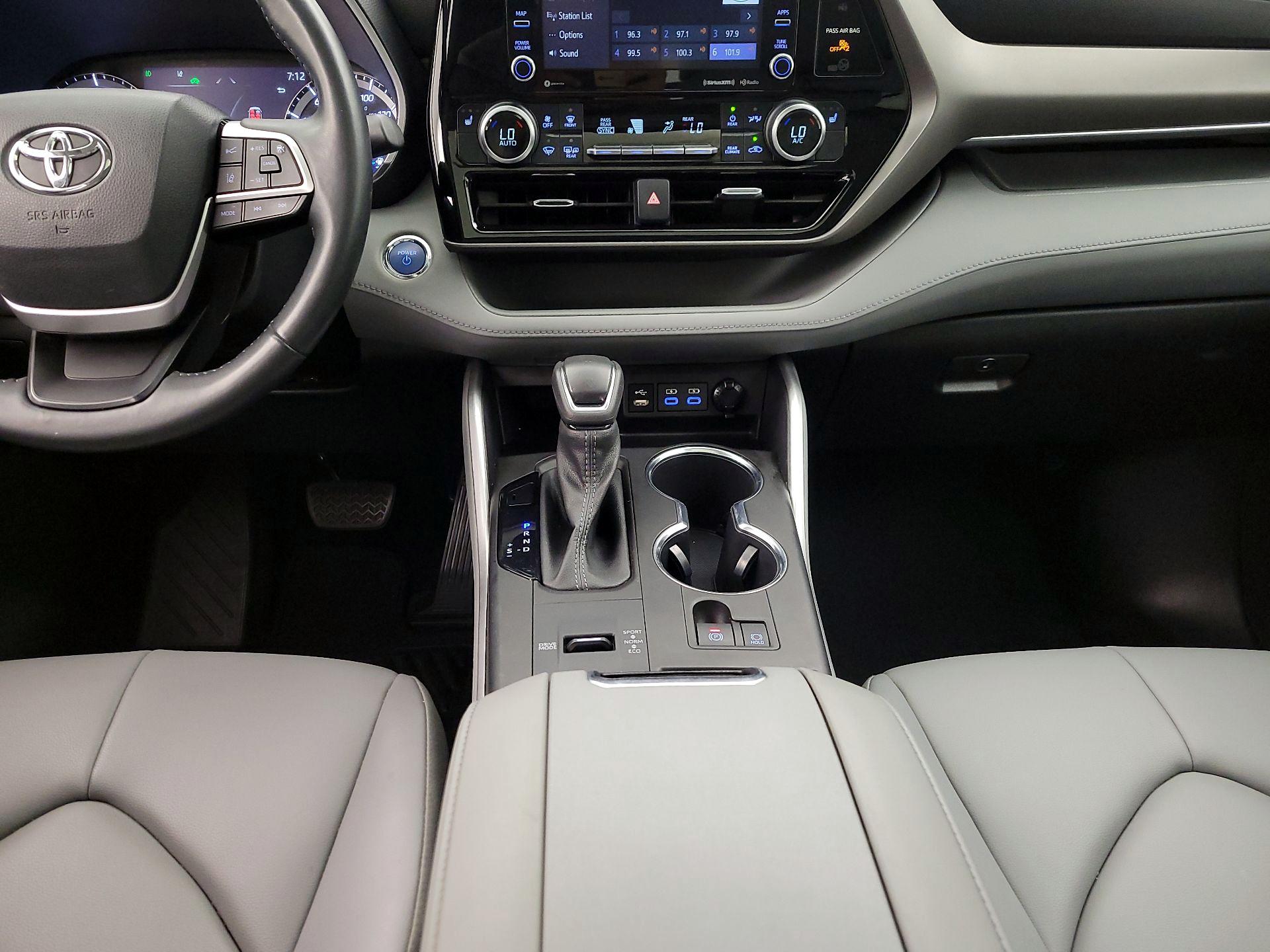 Thumbnail: 2022 Toyota Highlander - 17