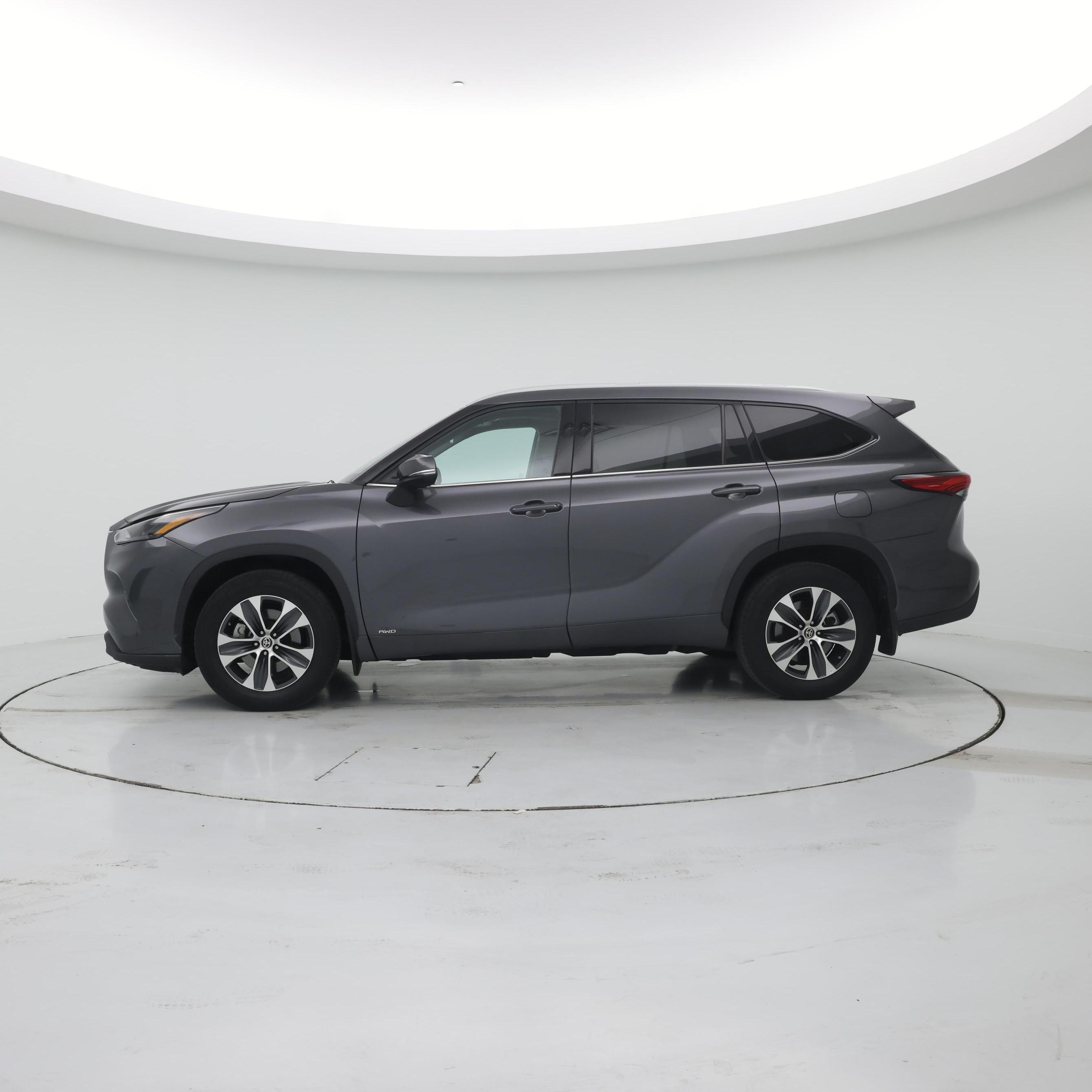 Thumbnail: 2022 Toyota Highlander - 3
