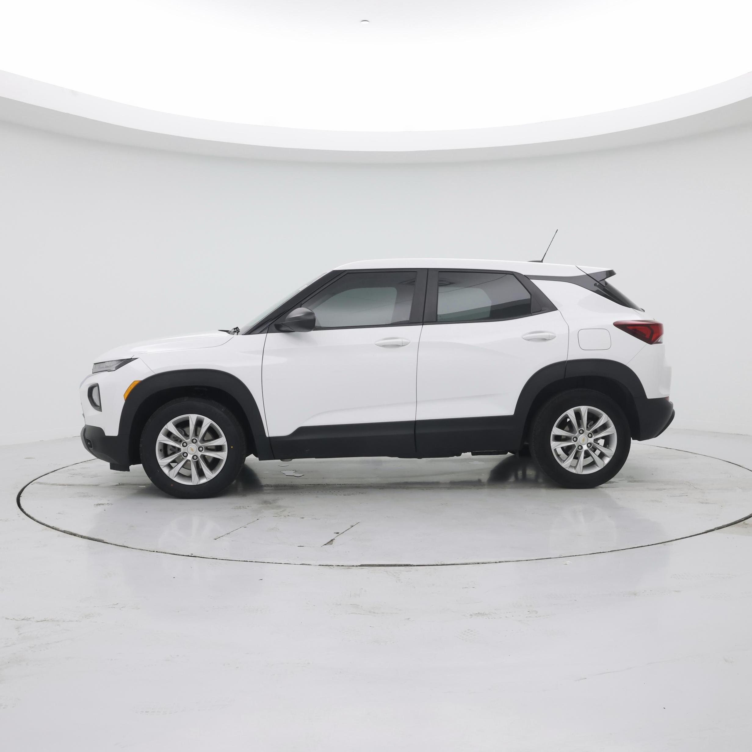 Thumbnail: 2023 Chevrolet TrailBlazer - 3