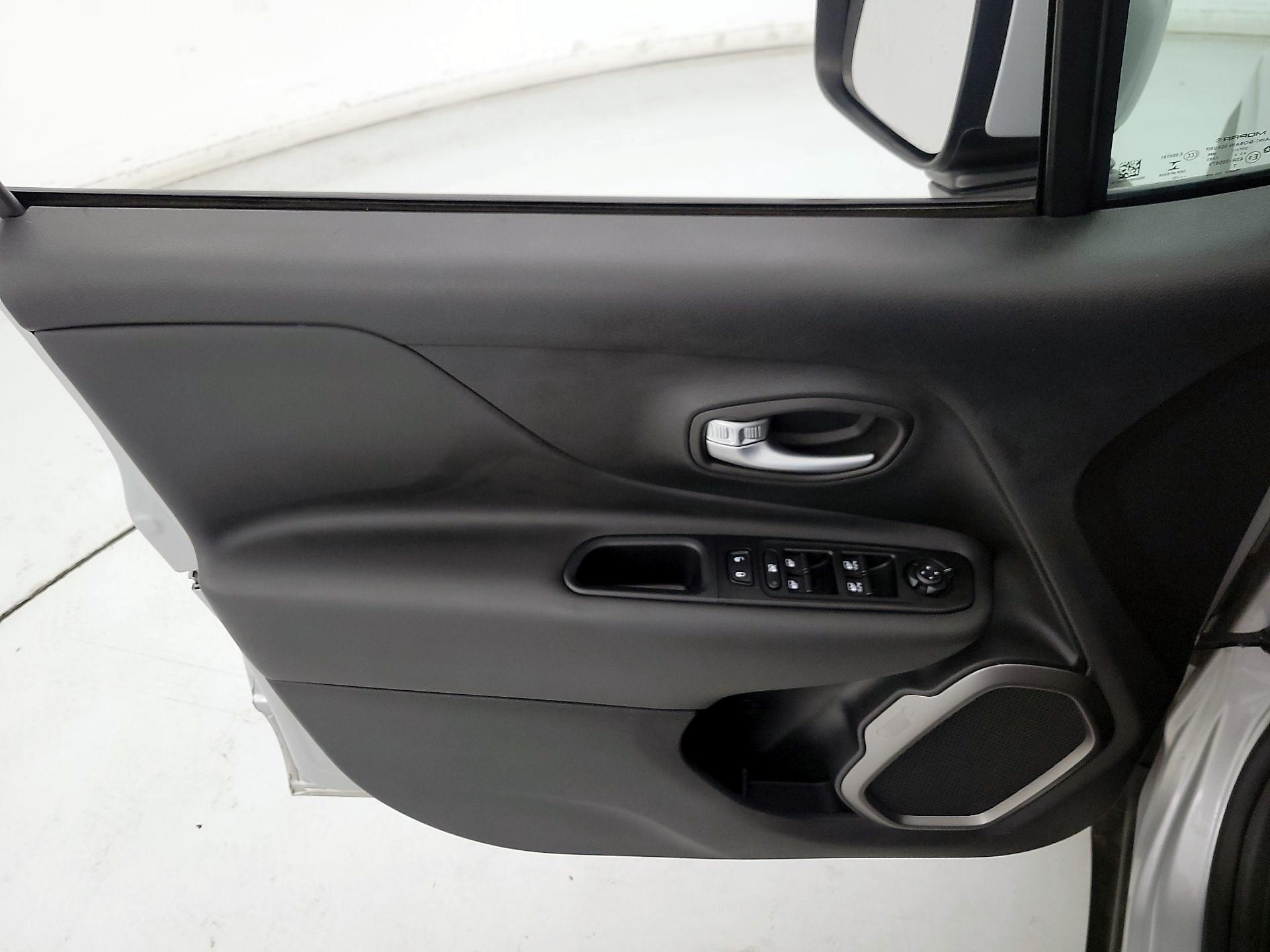 Thumbnail: 2020 Jeep Renegade - 12