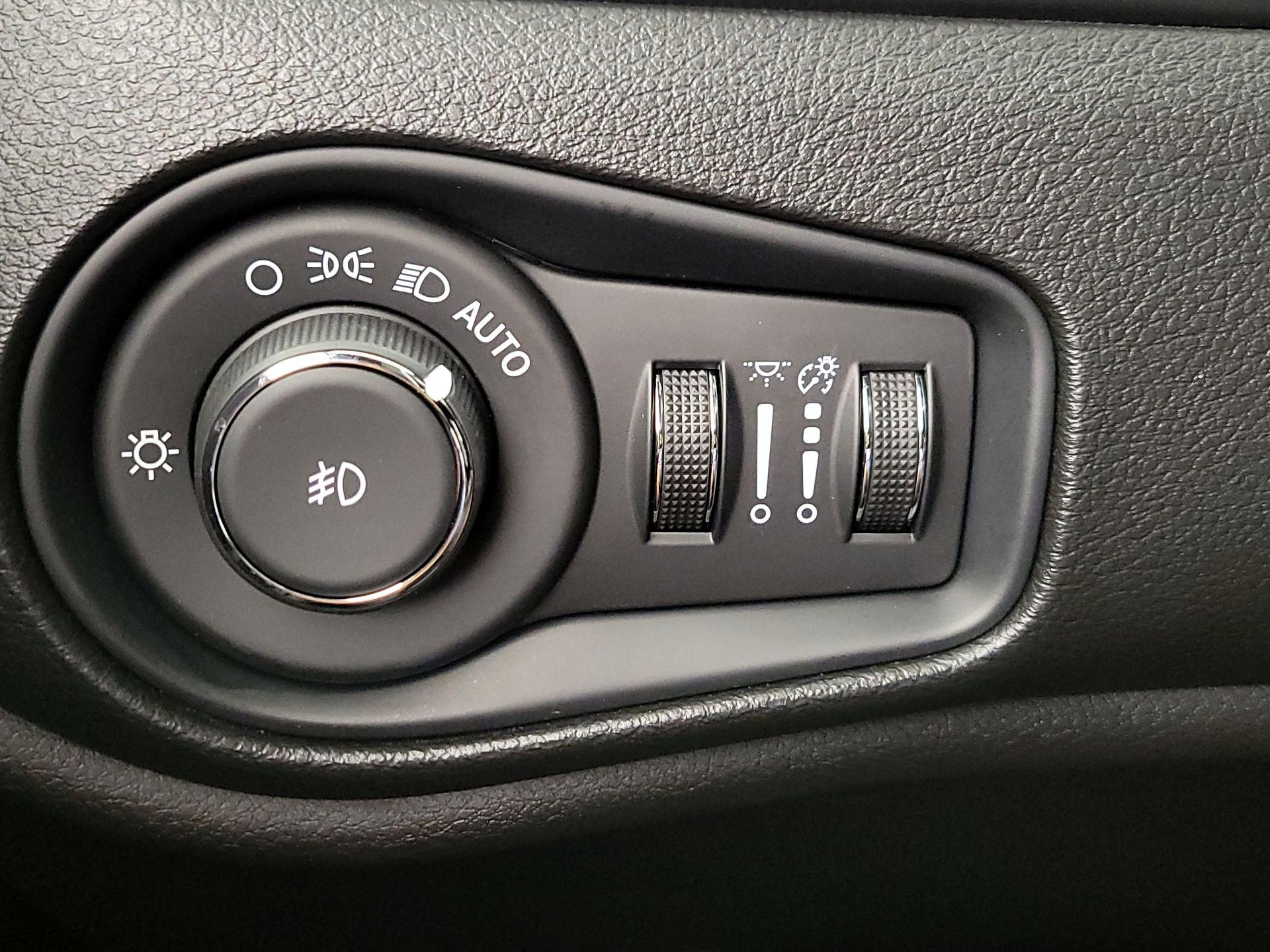 Thumbnail: 2020 Jeep Renegade - 13