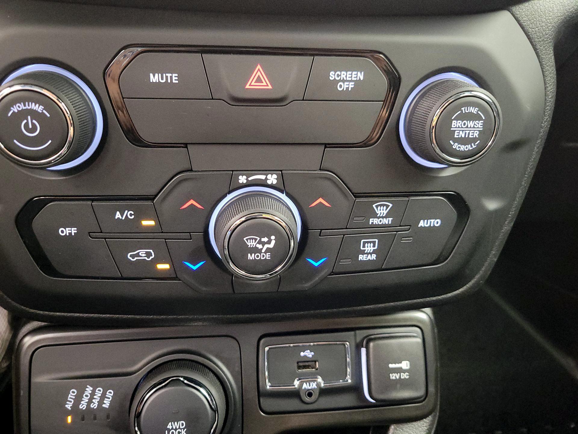 Thumbnail: 2020 Jeep Renegade - 17