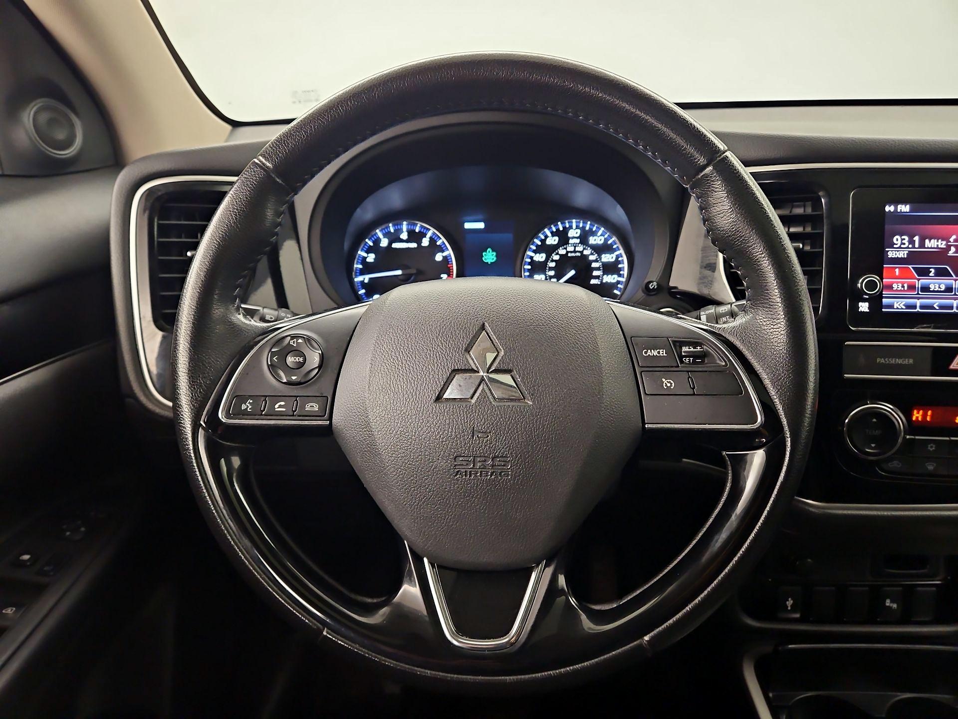 Thumbnail: 2019 Mitsubishi Outlander - 10