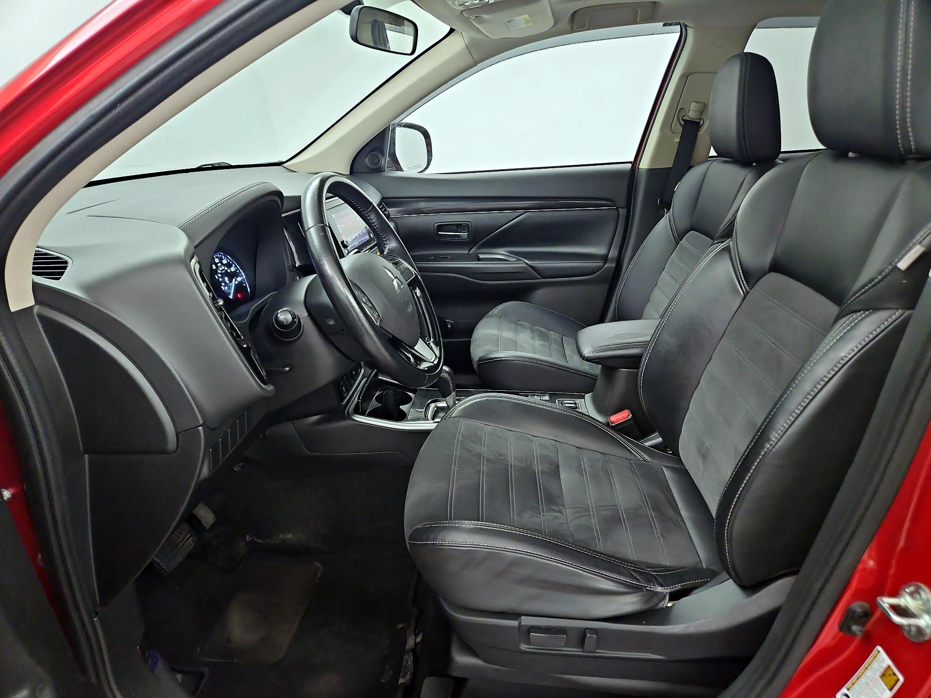 Thumbnail: 2019 Mitsubishi Outlander - 11