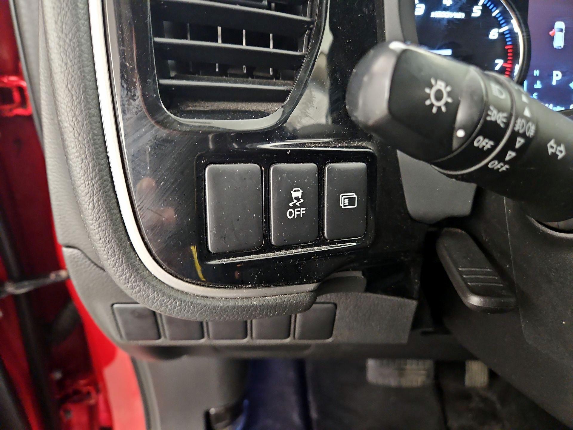 Thumbnail: 2019 Mitsubishi Outlander - 13