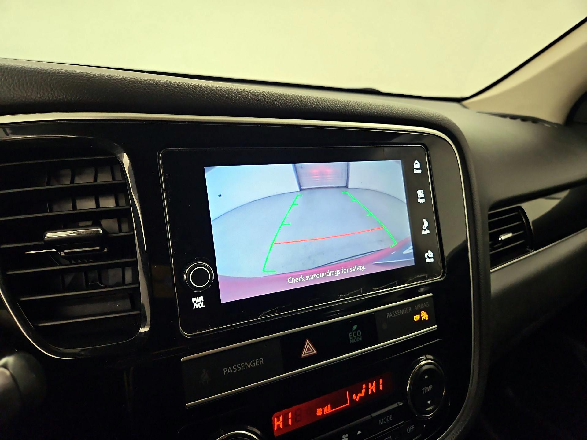 Thumbnail: 2019 Mitsubishi Outlander - 14