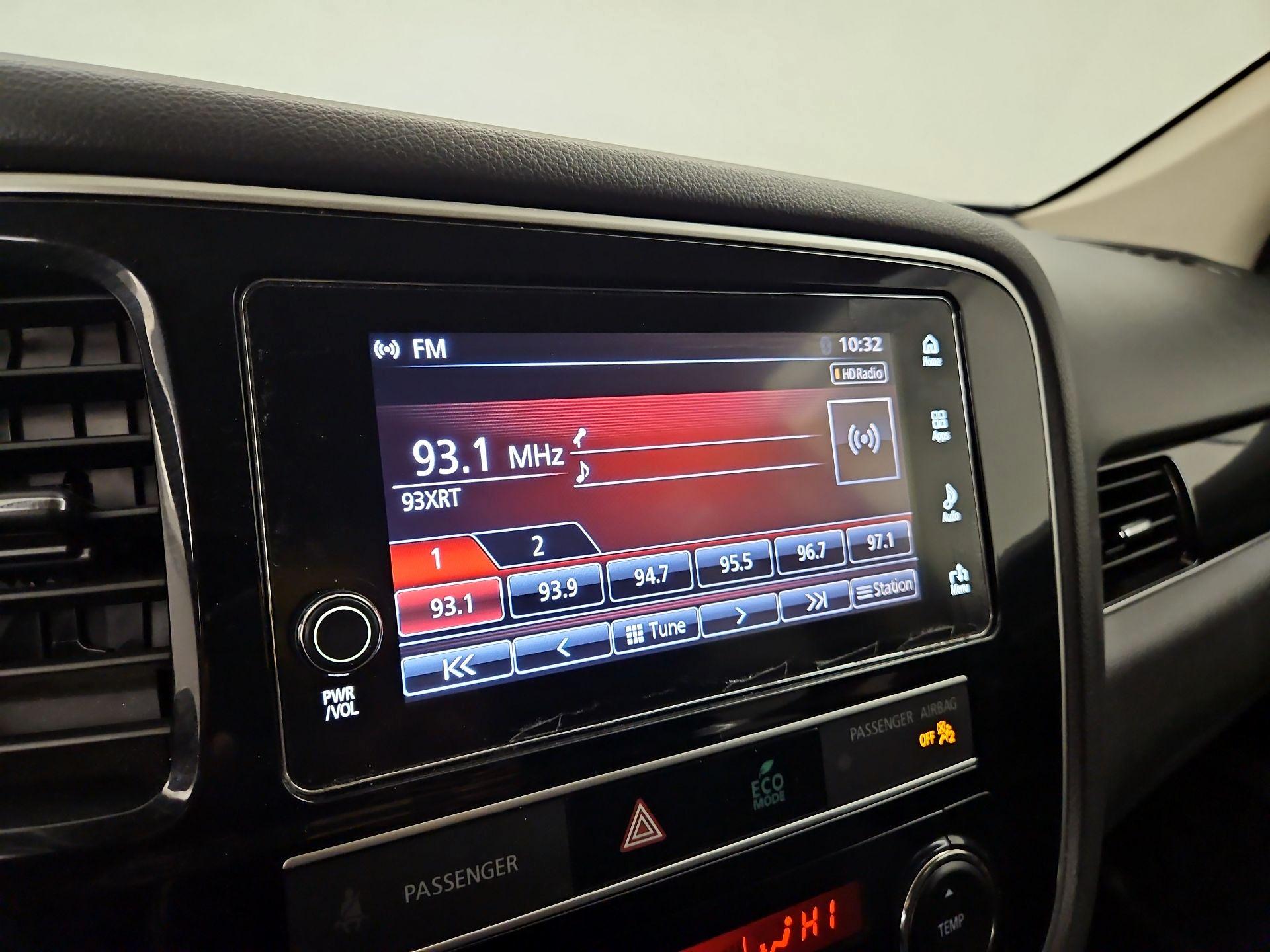 Thumbnail: 2019 Mitsubishi Outlander - 15
