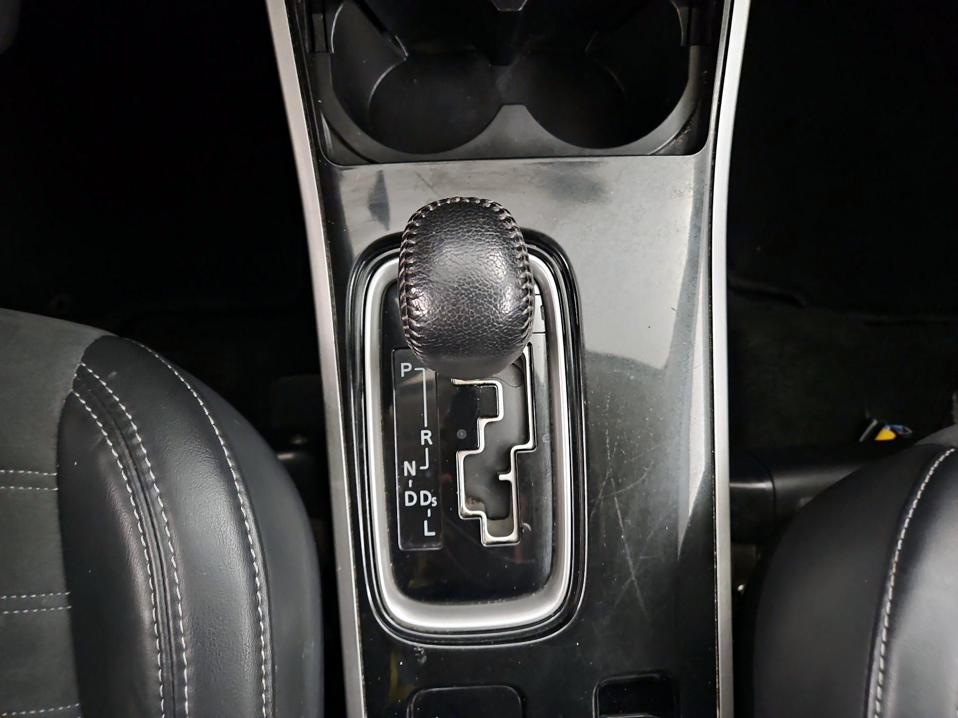 Thumbnail: 2019 Mitsubishi Outlander - 17