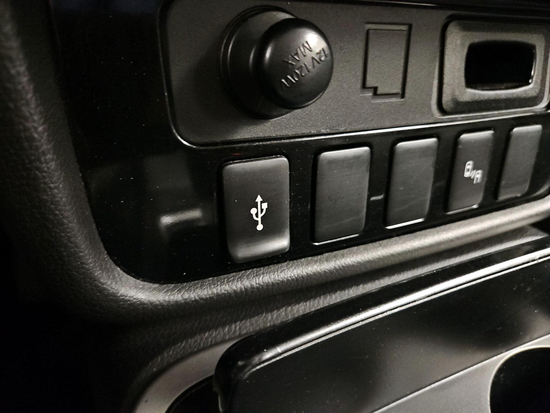 Thumbnail: 2019 Mitsubishi Outlander - 18