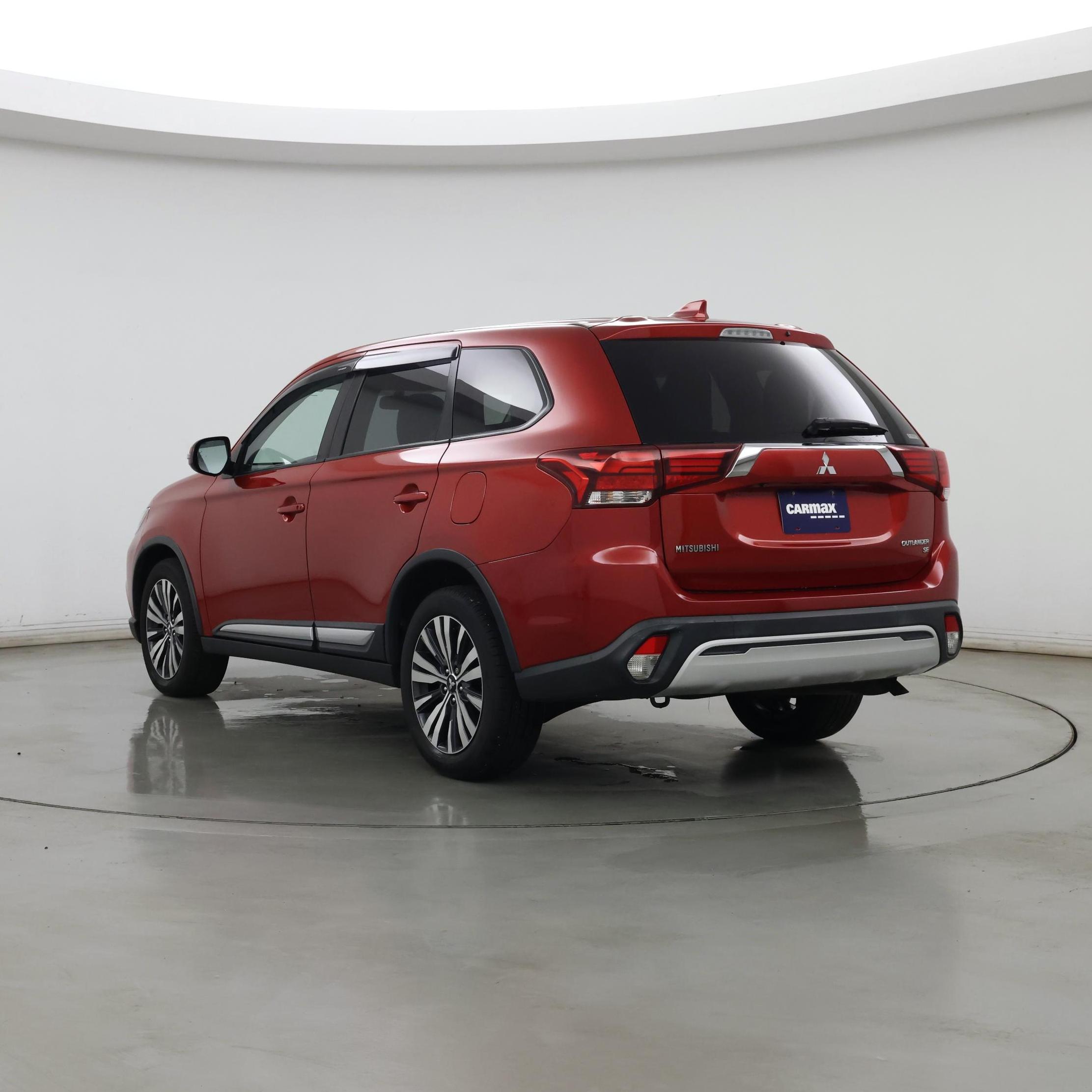Thumbnail: 2019 Mitsubishi Outlander - 2