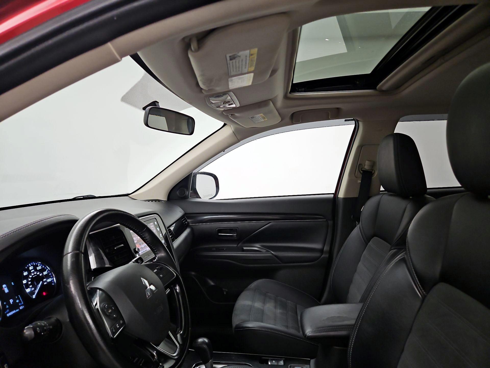Thumbnail: 2019 Mitsubishi Outlander - 19