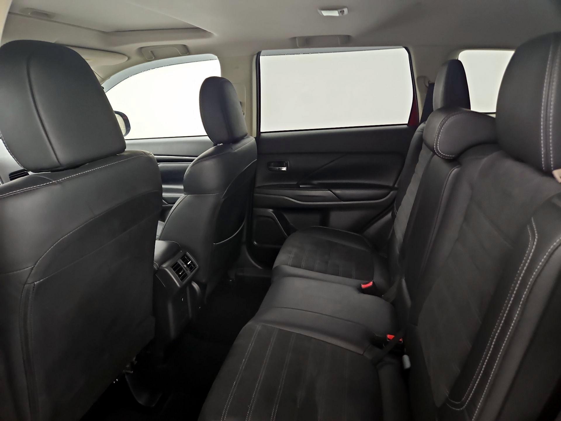 Thumbnail: 2019 Mitsubishi Outlander - 20