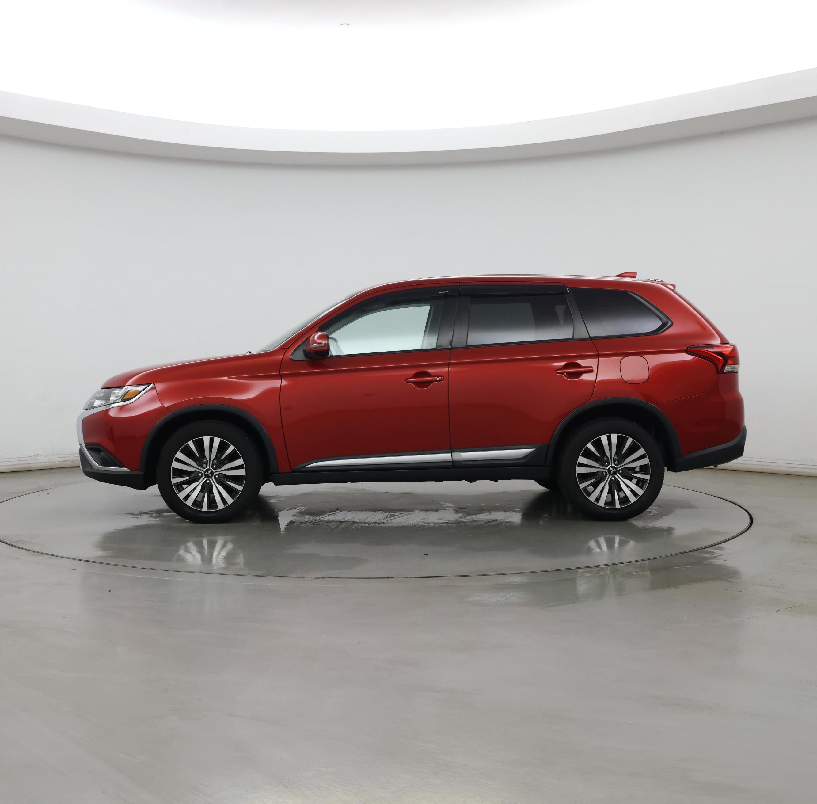 Thumbnail: 2019 Mitsubishi Outlander - 3