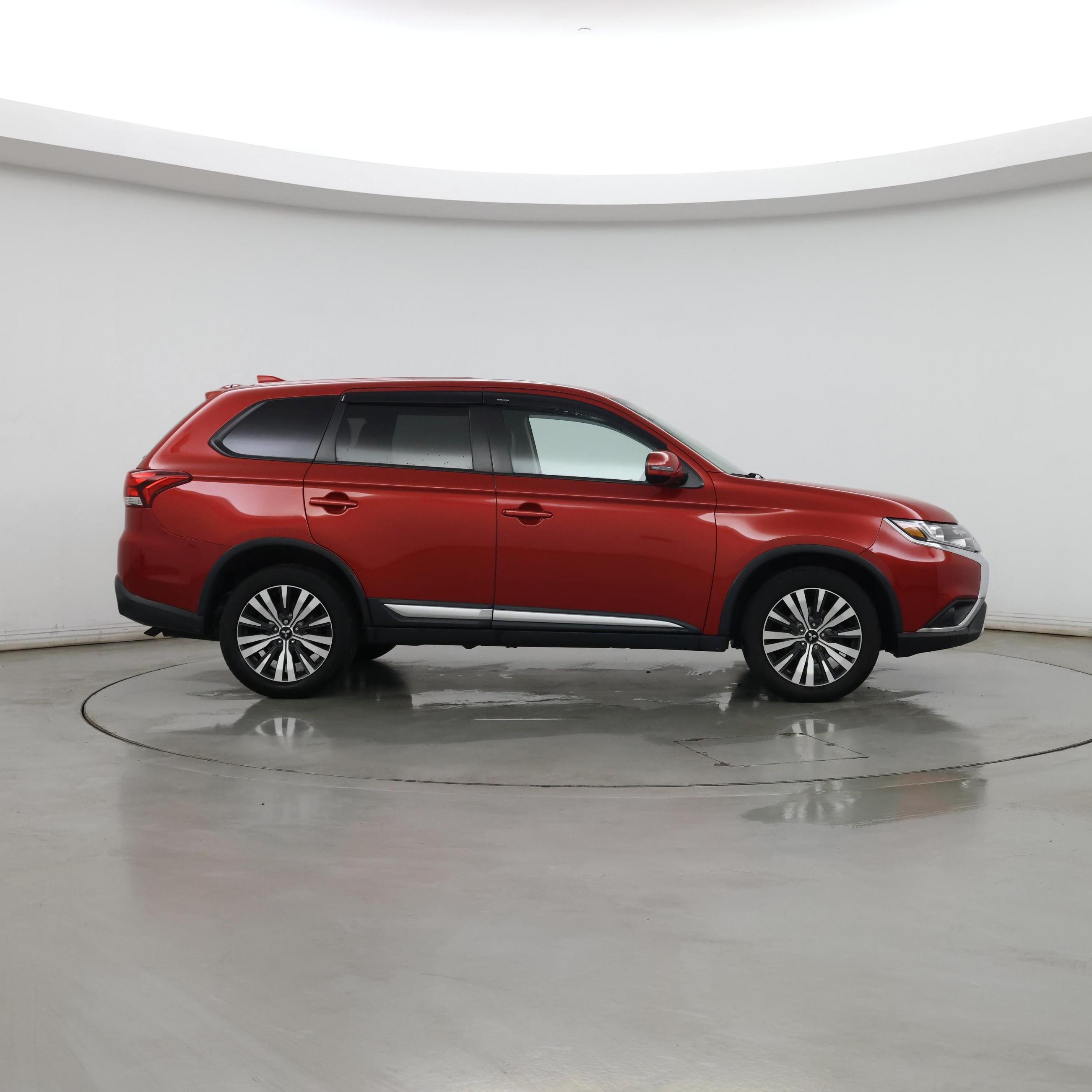 Thumbnail: 2019 Mitsubishi Outlander - 7