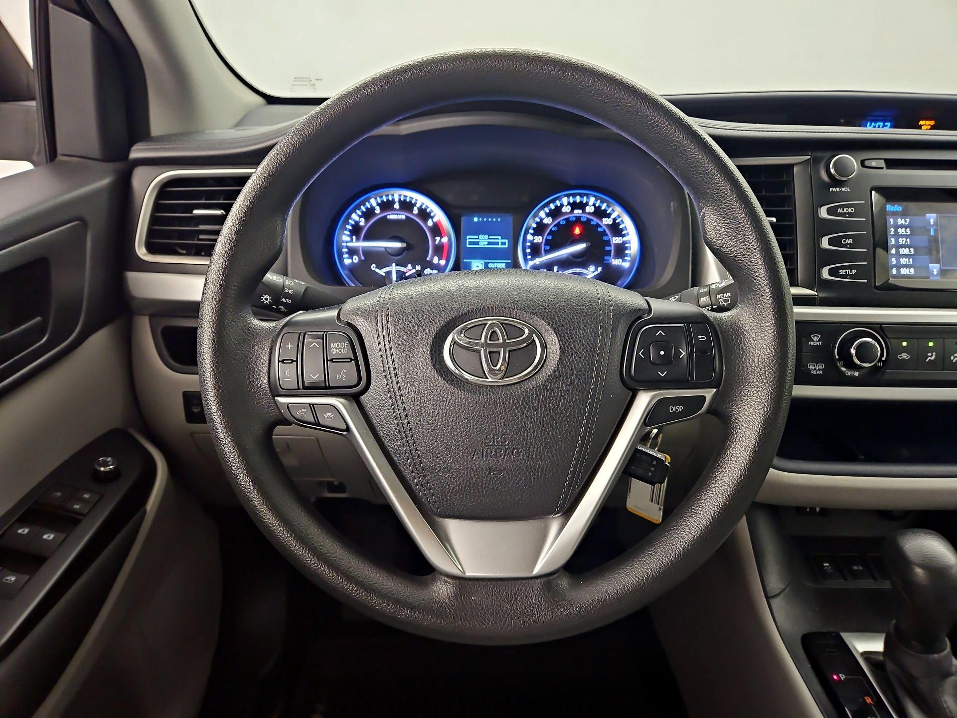 Thumbnail: 2015 Toyota Highlander - 10