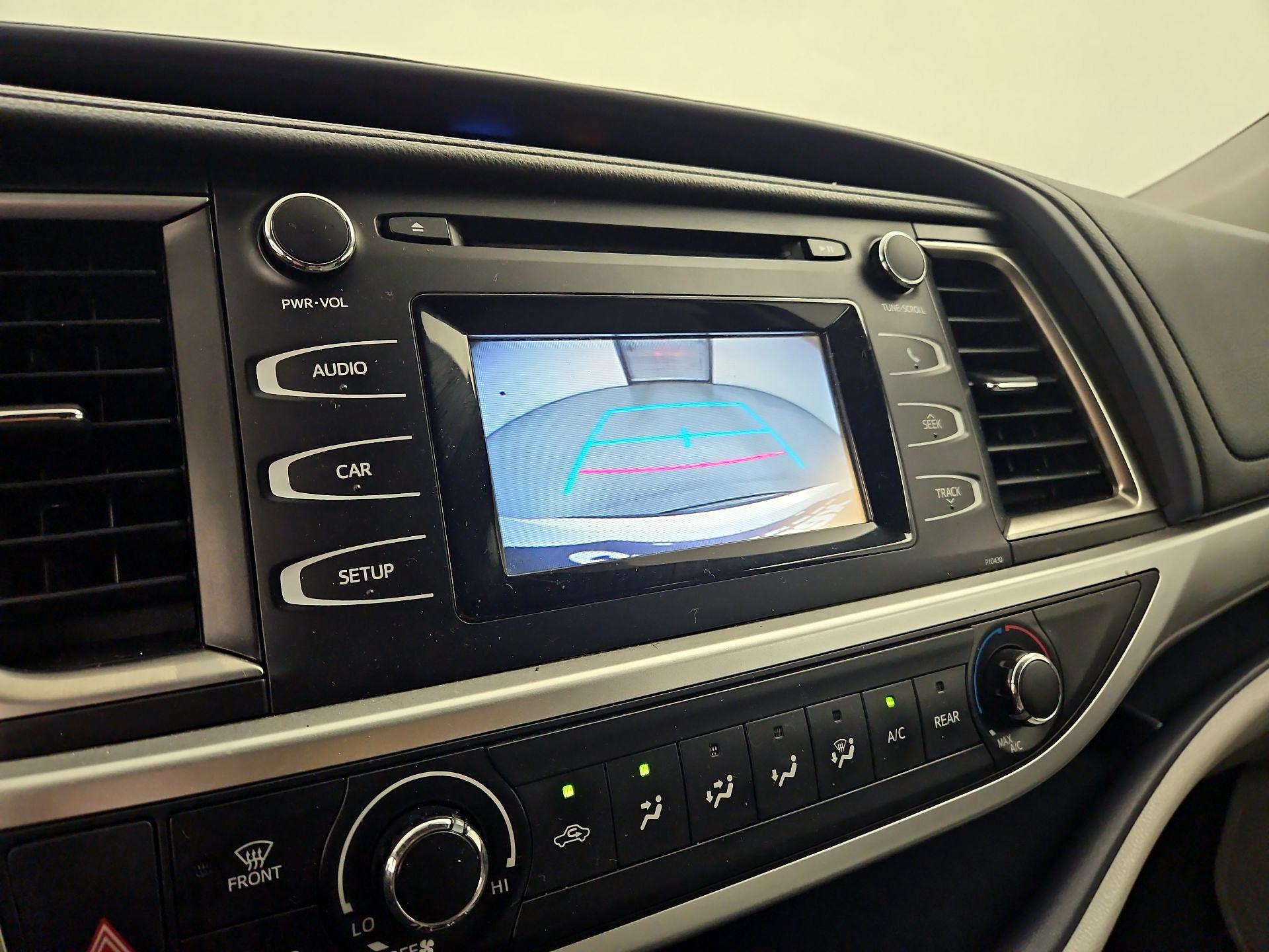 Thumbnail: 2015 Toyota Highlander - 14