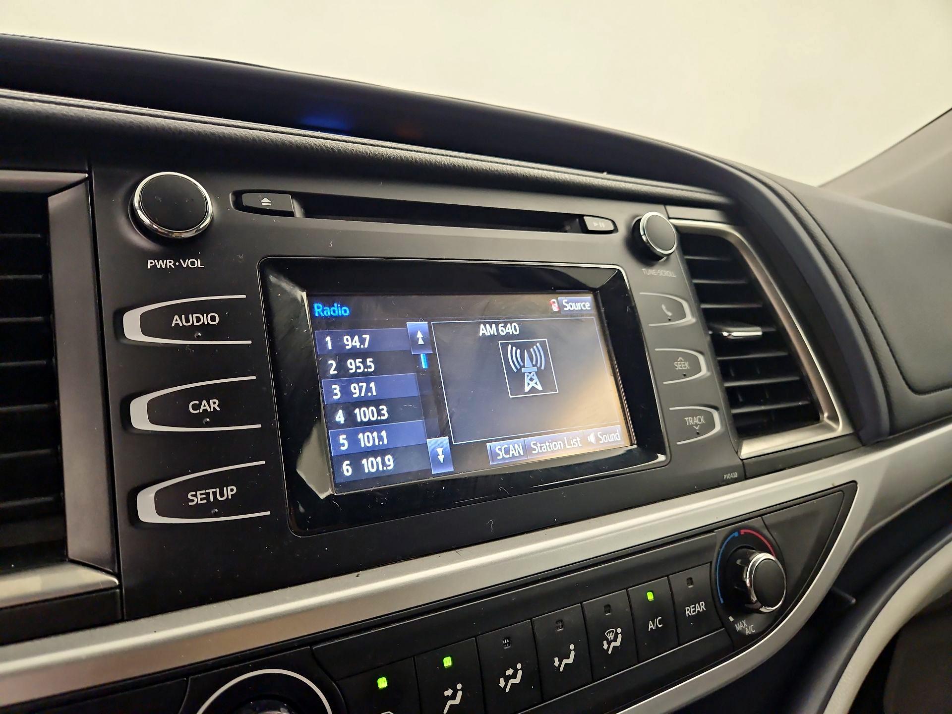 Thumbnail: 2015 Toyota Highlander - 15